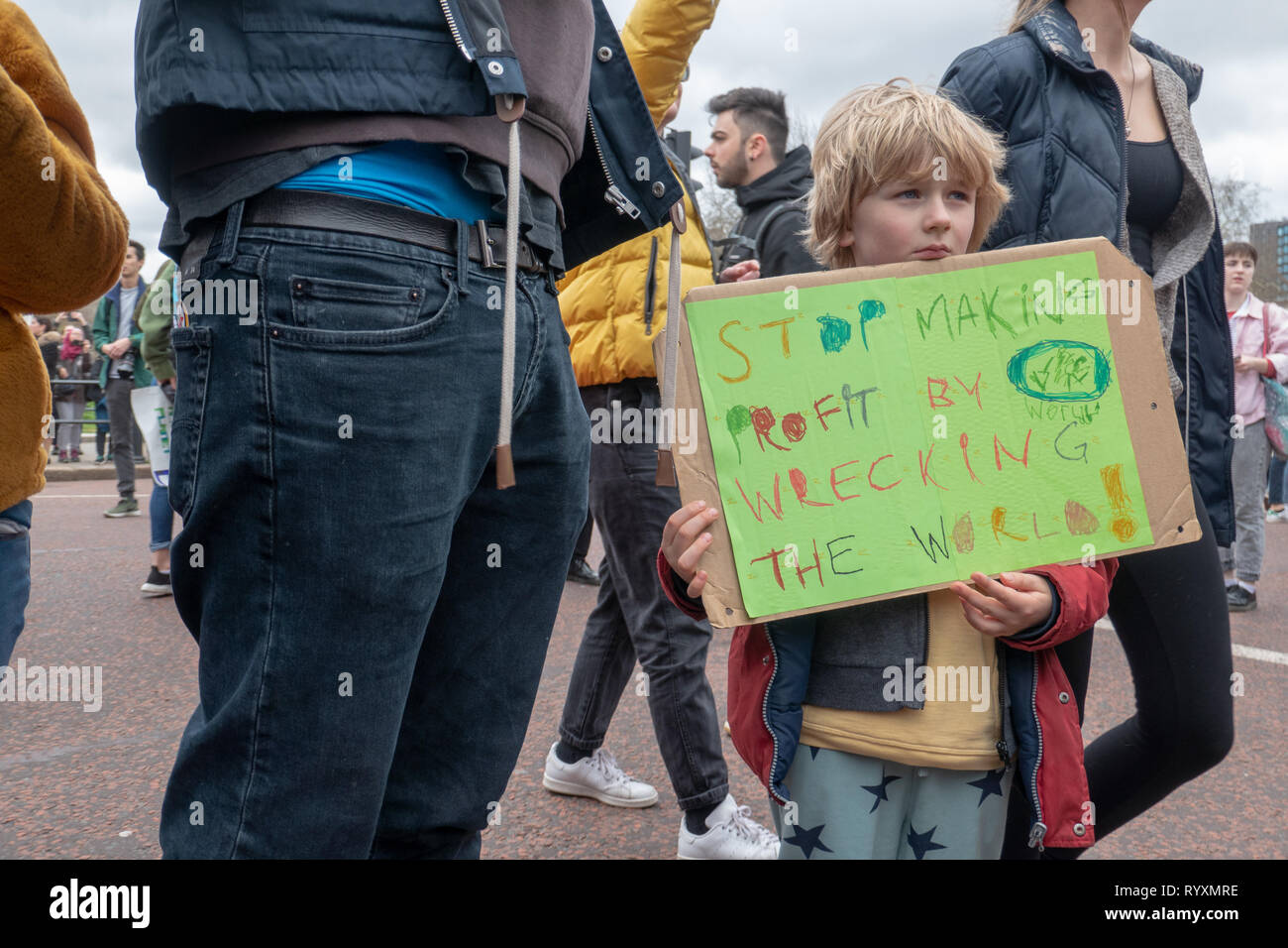 Londra, Regno Unito. 15 marzo 2019. Sciopero studentesco per il cambiamento climatico in Piazza Parlament e Buckingham Palace credito: Vincenzo Lullo credito: Vincenzo Lullo/Alamy Live News Foto Stock