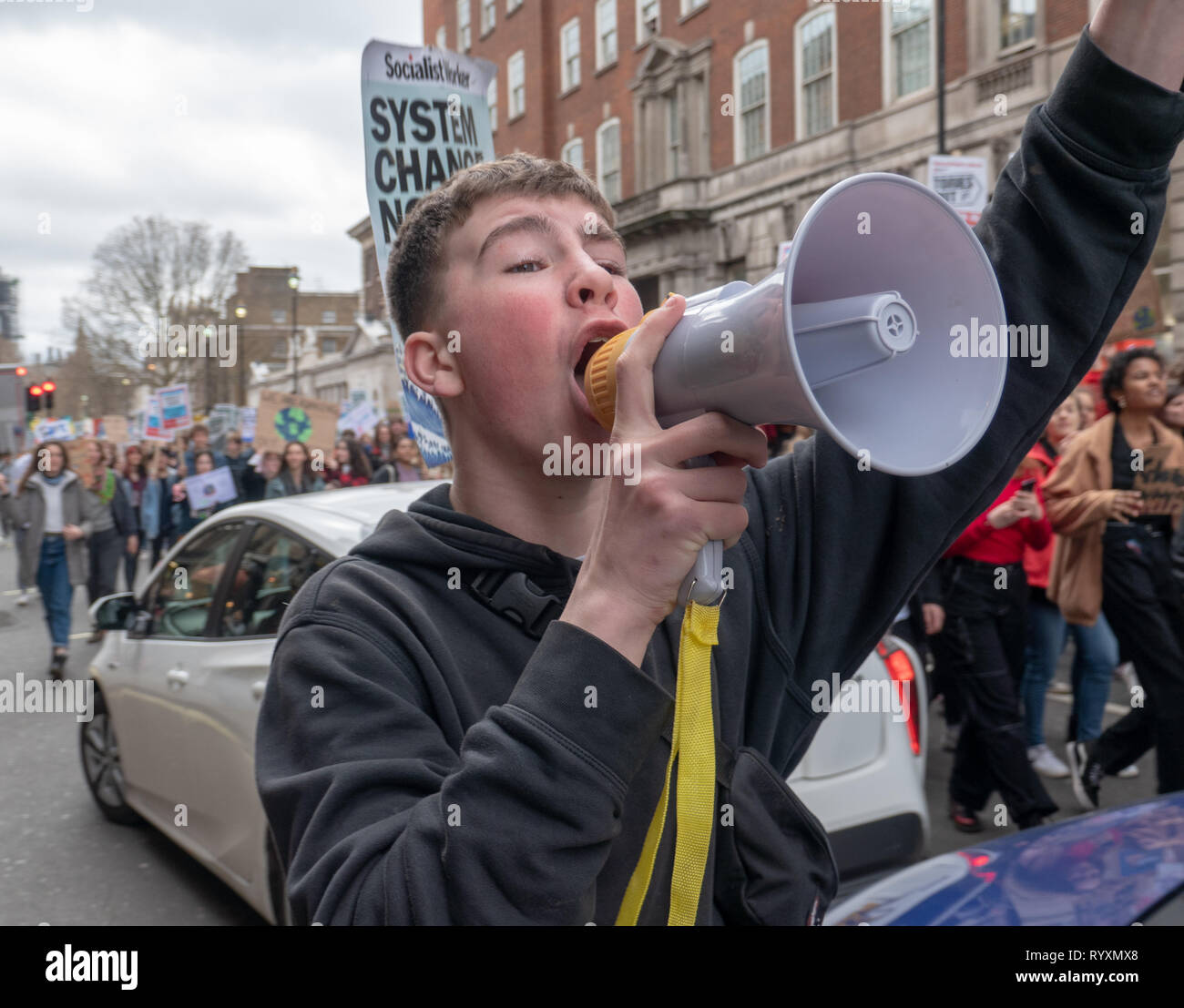 Londra, Regno Unito. 15 mar 2019. Sciopero degli studenti per il cambiamento climatico in Parlament Square e Buckingam Palace Credito: Vincenzo Lullo Credito: Giacobbe/Alamy Live News Foto Stock