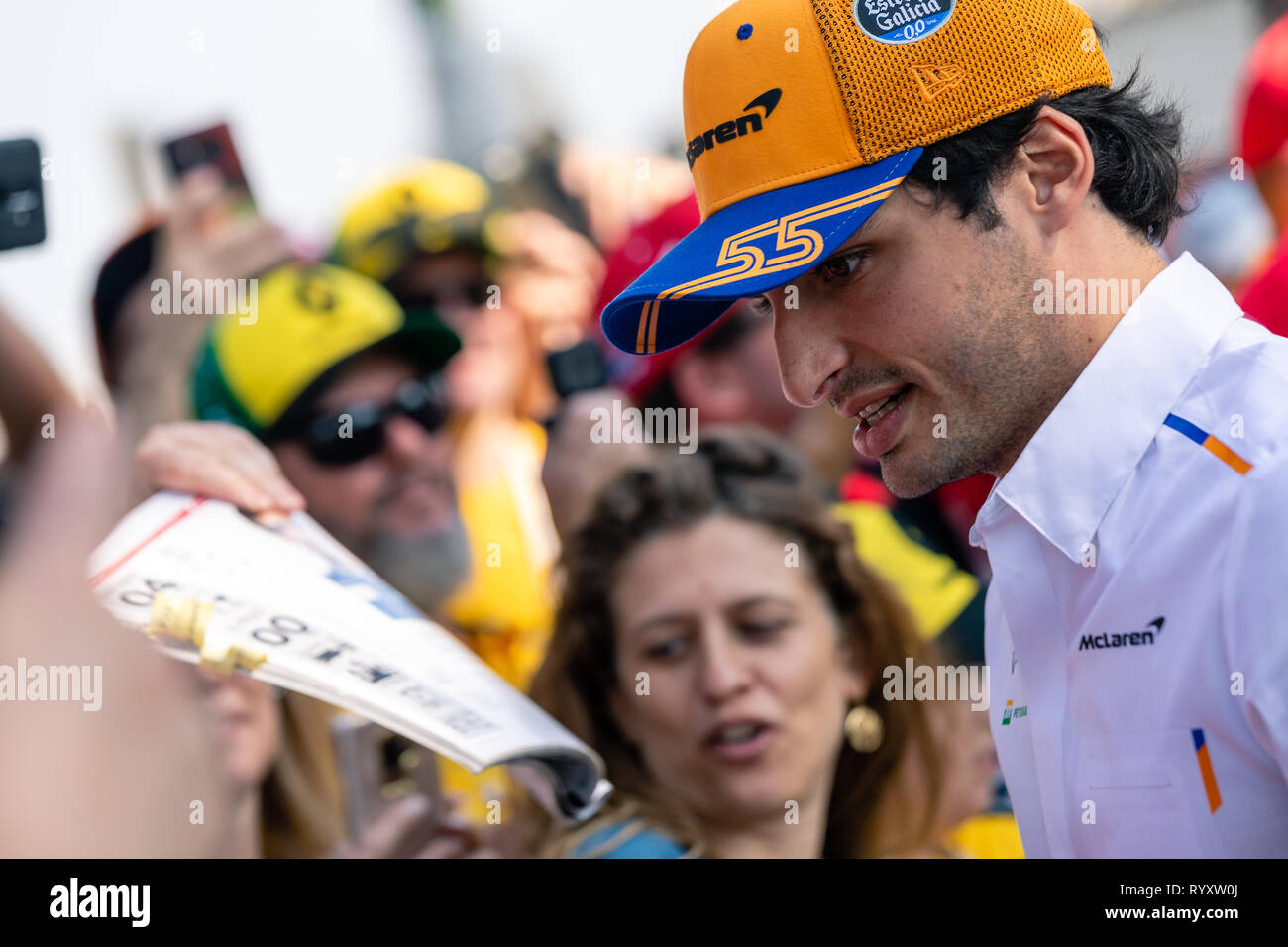 Melbourne, Australia. 16 Mar, 2019. MELBOURNE, Australia - 16 Marzo : Carlos Sainz Jr 55 la guida per la Mclaren F1 Team saluto delle ventole su Melbourne a piedi durante il periodo della Formula 1 Rolex Australian Grand Prix 2019 all'Albert Park Lake, Australia il 16 marzo 2019. Credito: Dave Hewison sport/Alamy Live News Foto Stock