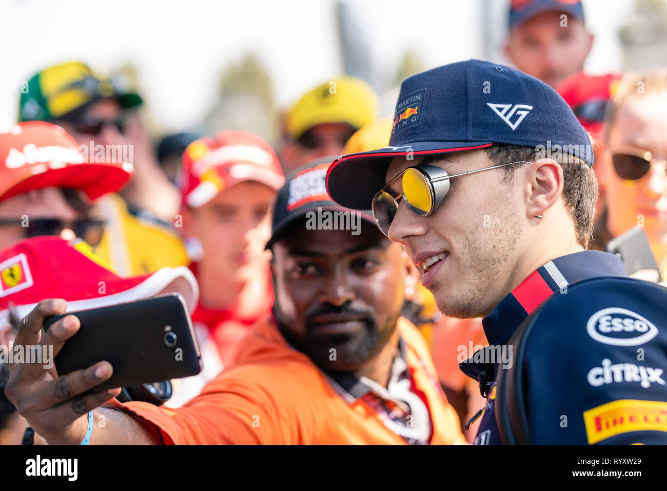 Melbourne, Australia. 16 Mar, 2019. MELBOURNE, Australia - 16 Marzo : Pierre GASLY 10 guida per ASTON MARTIN Red Bull Racing a Melbourne a piedi con ventole durante il periodo della Formula 1 Rolex Australian Grand Prix 2019 all'Albert Park Lake, Australia il 16 marzo 2019. Credito: Dave Hewison sport/Alamy Live News Foto Stock