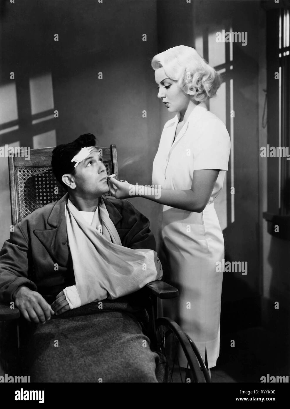JOHN GARFIELD, Lana Turner, il postino anelli SEMPRE DUE VOLTE, 1946 Foto Stock