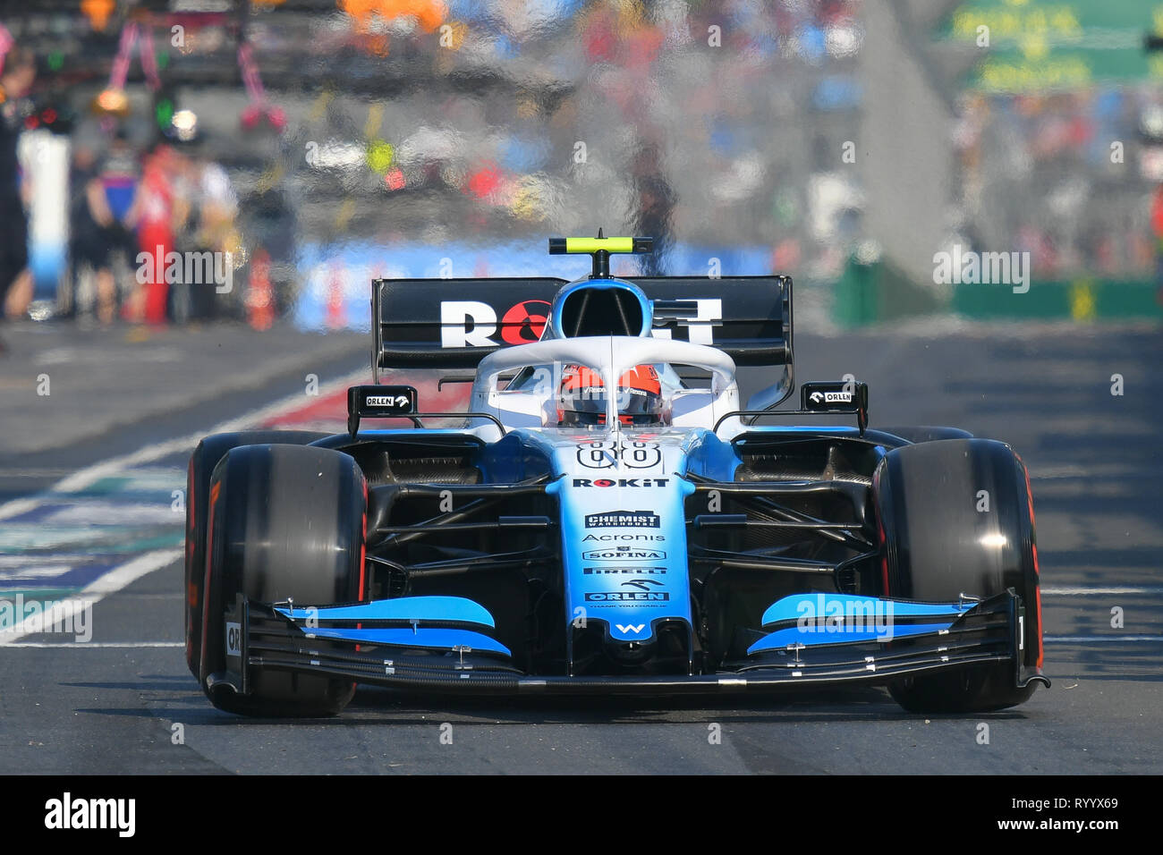 Albert Park di Melbourne, Australia. 16 Mar, 2019. Robert Kubica (POL) #88 dalla Williams Racing team lascia il pit per avviare la sessione di qualifica al 2019 Australian Formula One Grand Prix all'Albert Park di Melbourne, Australia. Sydney bassa/Cal Sport Media/Alamy Live News Foto Stock