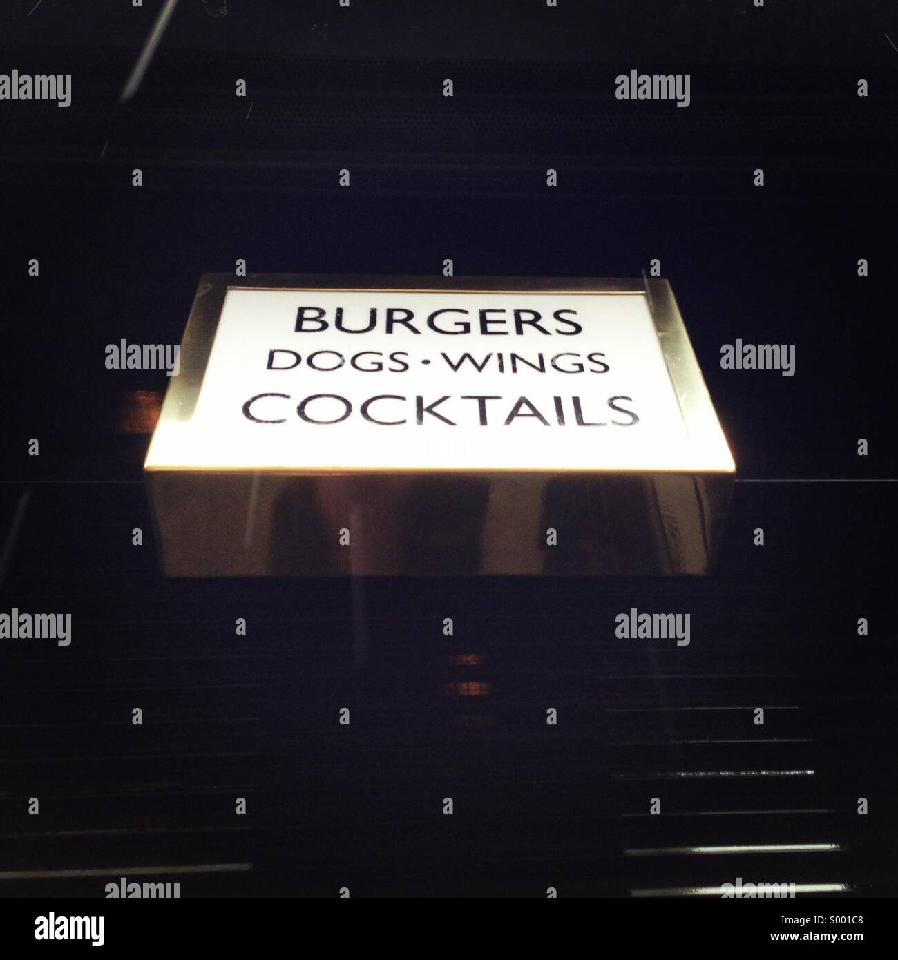 Hamburger, hot dog, ali, cocktail segno Foto Stock