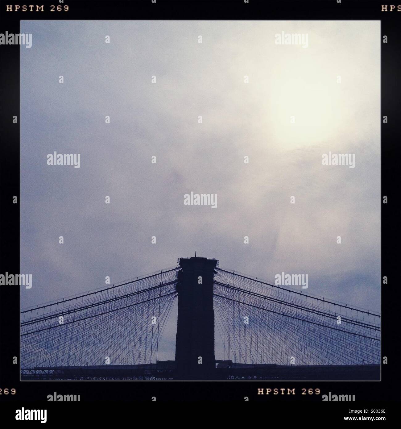 La sezione superiore del ponte di Brooklyn, New York City USA Foto Stock