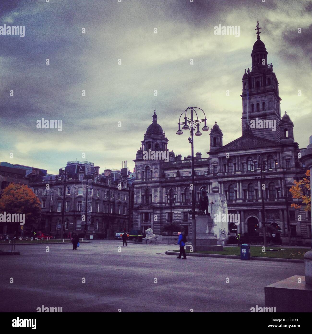 Glasgow city chambers cercando su George Square Foto Stock