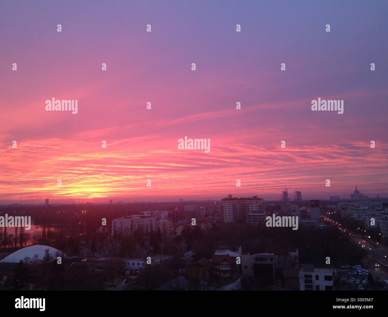 Tramonto su Bucarest Foto Stock