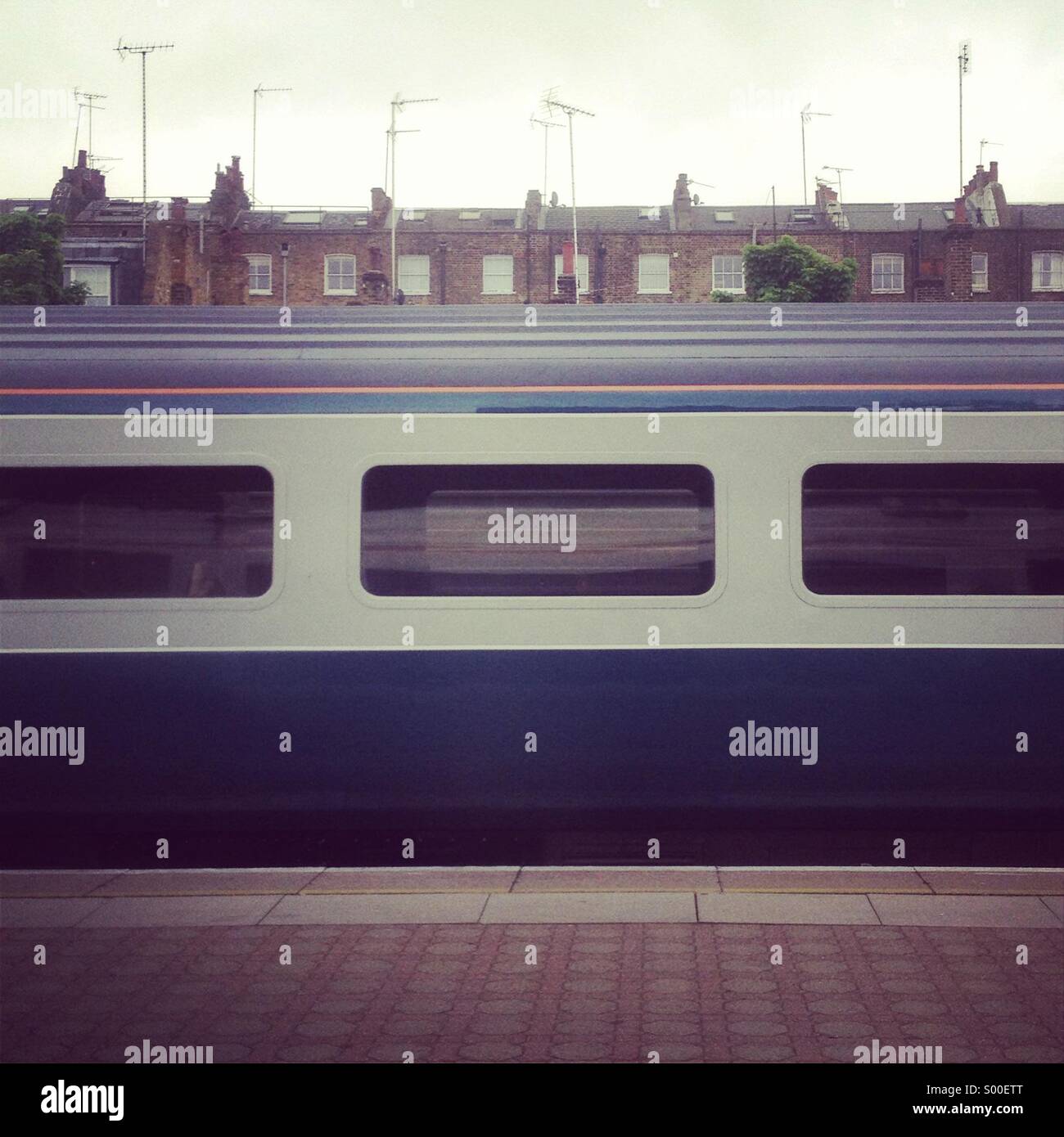 Treno carrello strisce windows orizzonte Foto Stock