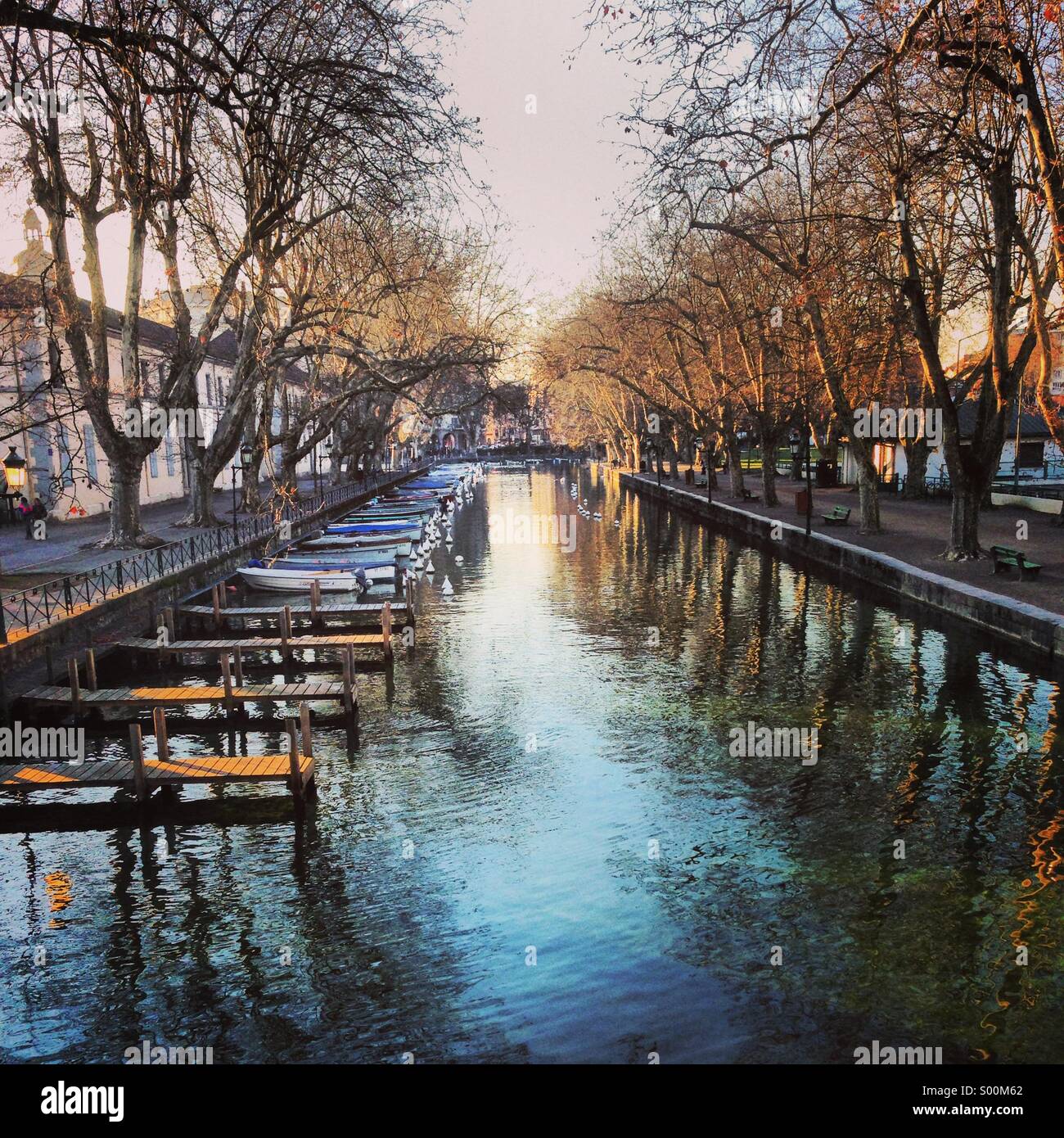 Canal du Vassé dal Pont des Amours, Annecy, Rhone Alpes, Francia Foto Stock