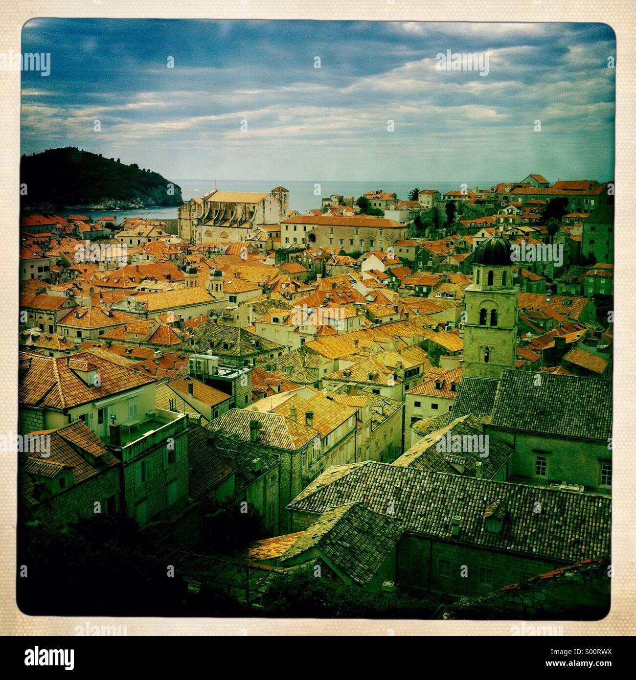 Vista del paese vecchio di Dubrovnik dalle mura della città - Immagine stock catturata con smartphone