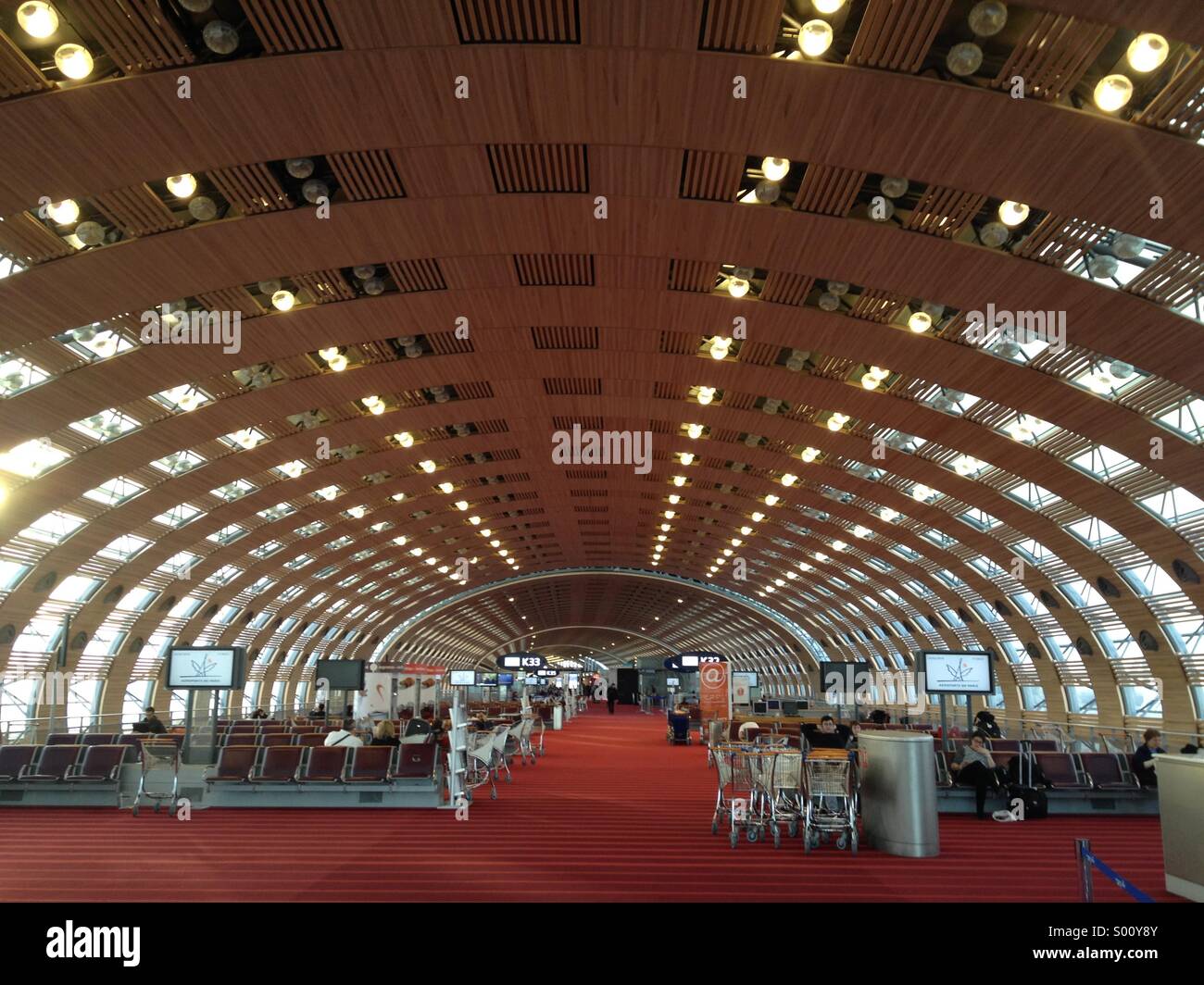 Aeroporto Charles de Gaulle di Parigi. Il Terminal 2E. Partenza. Foto Stock