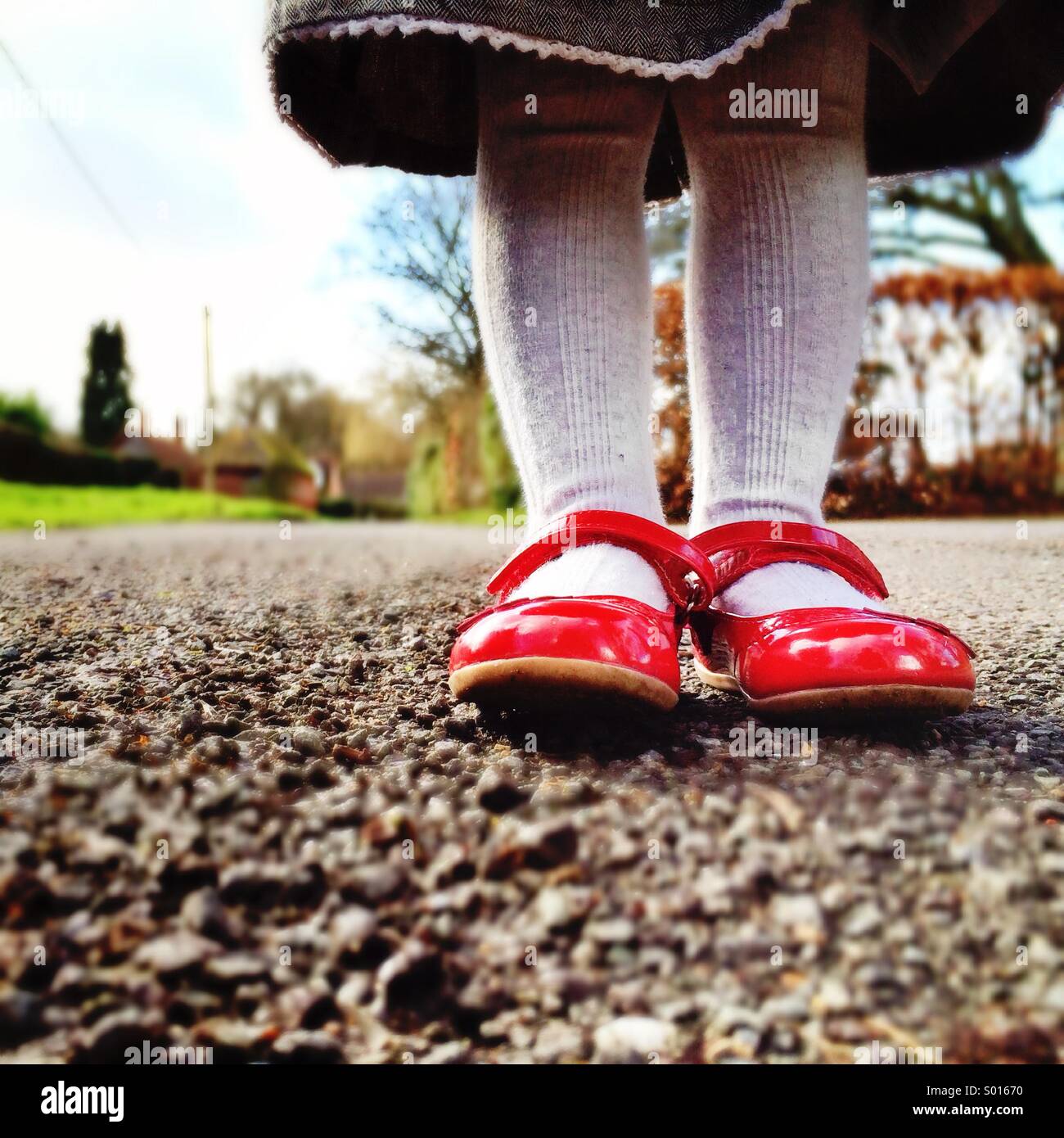 Ragazza in red shoes Foto Stock