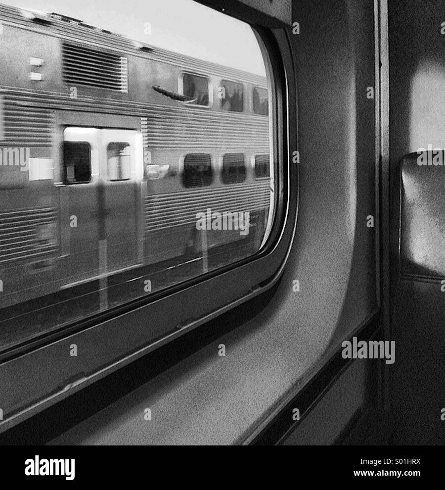 Sede di finestra su un treno dei pendolari Foto Stock