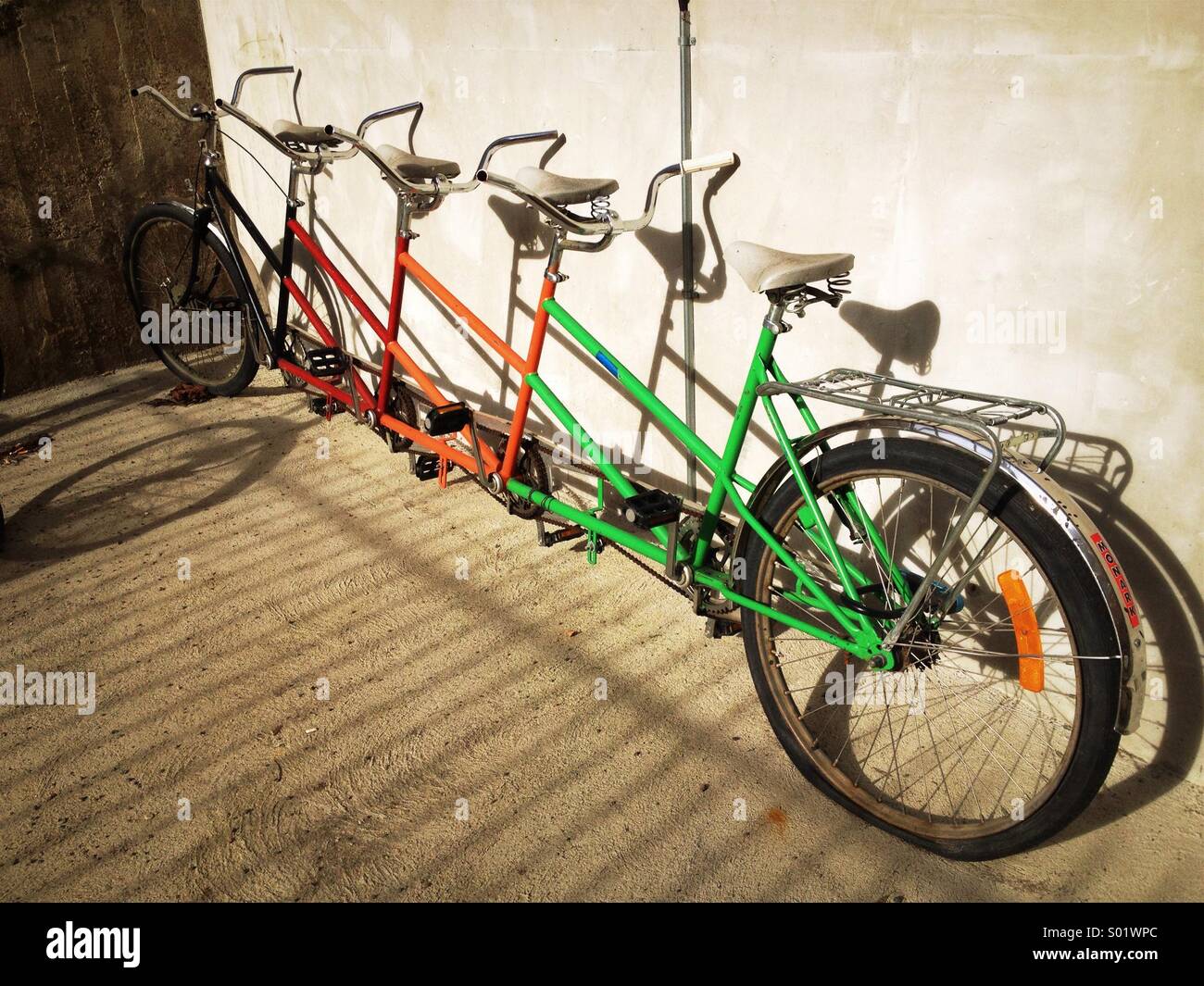 Quattro seat bicicletta, quadracycle. Quadriciclo. Foto Stock