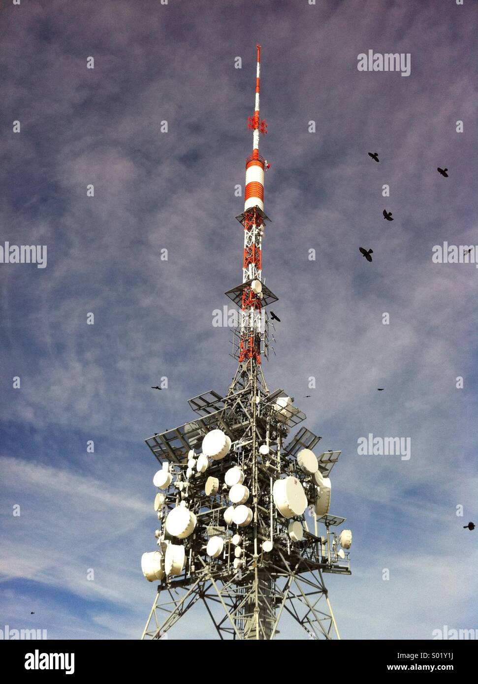 Torre di telecomunicazioni - Immagine stock catturata con smartphone