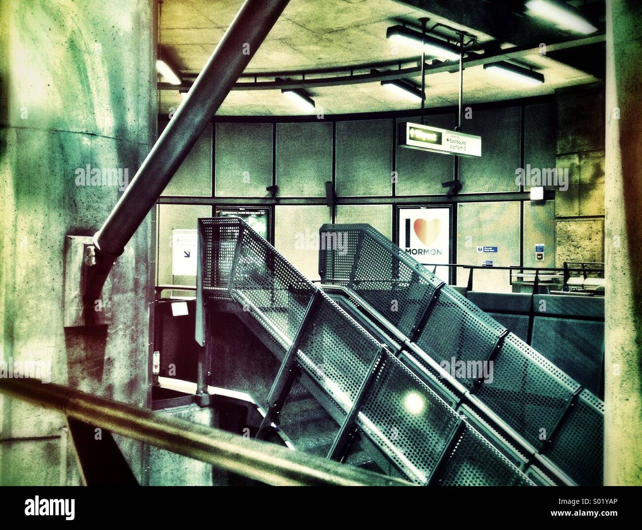 Interno della stazione della metropolitana di Westminster, Londra, Inghilterra, Regno Unito Foto Stock