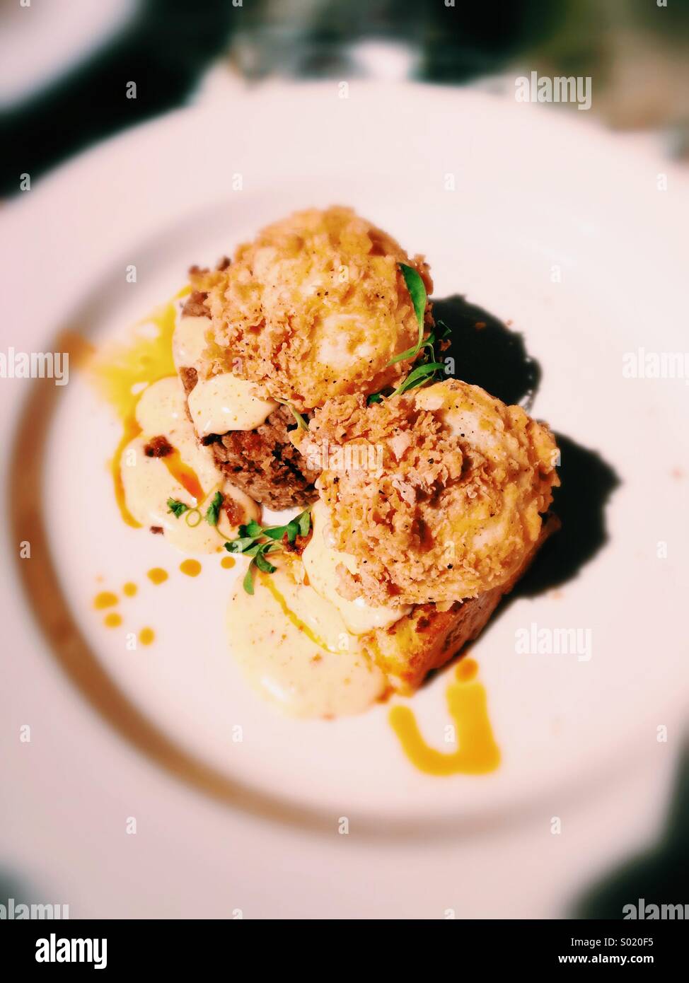 Fritte uova Benedict - Immagine stock catturata con smartphone