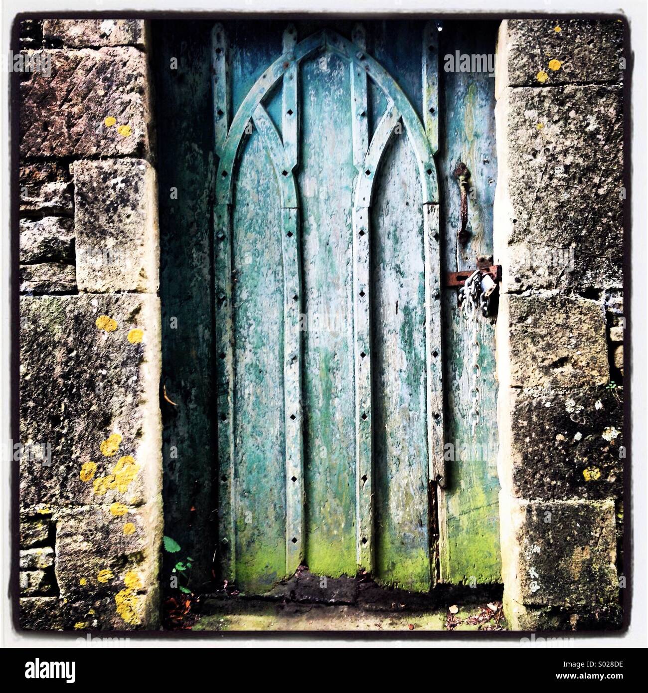 Impostare la porta in una parete di pietra - Immagine stock catturata con smartphone