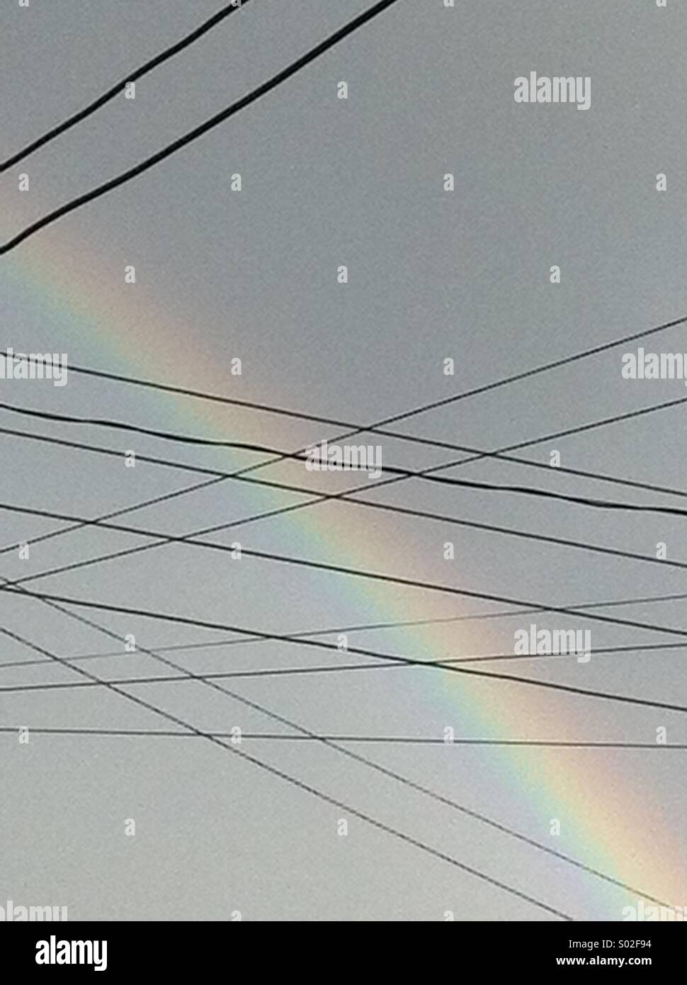 Rainbow su linee telefoniche Foto Stock
