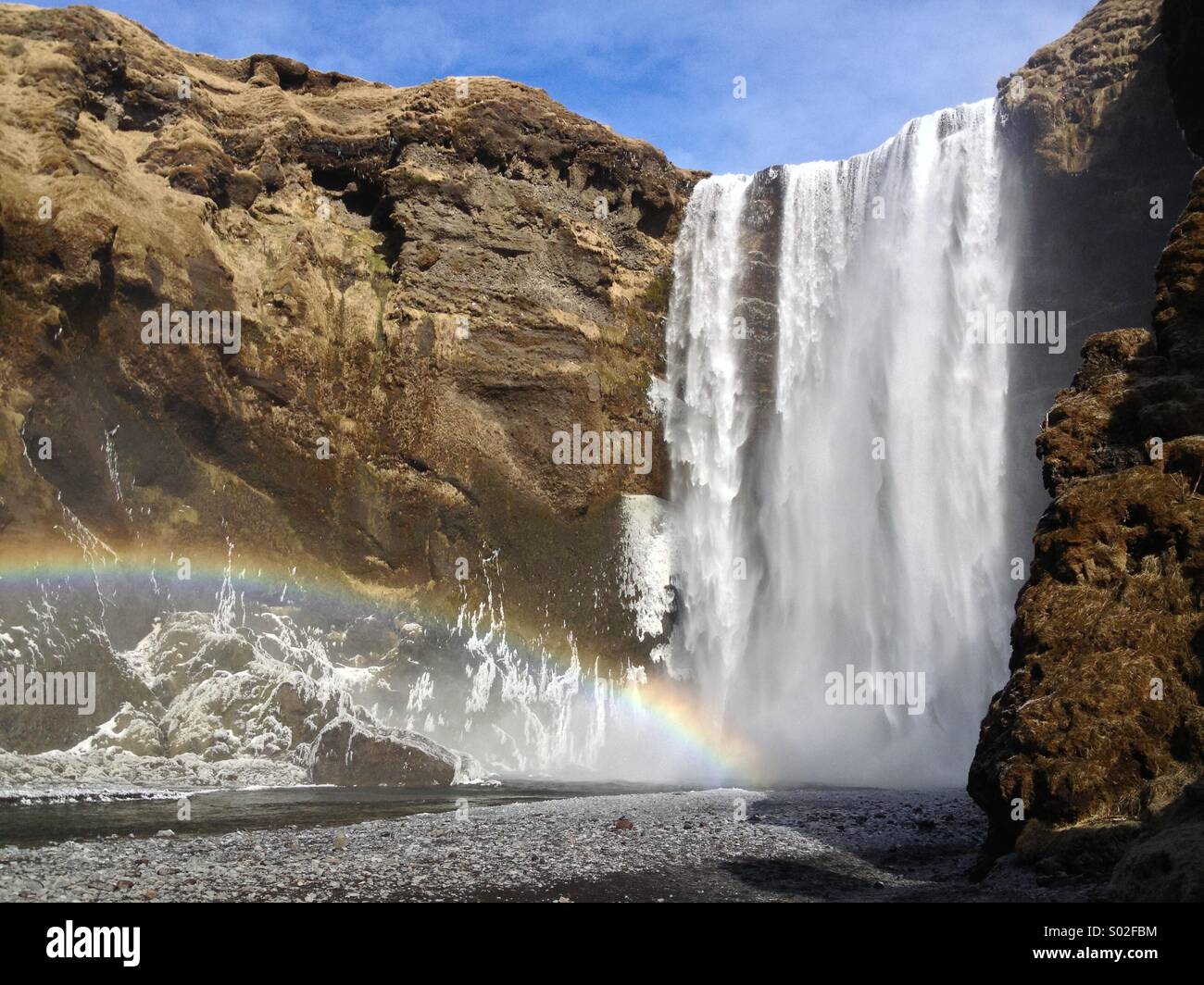 Oro, alla fine dell'arcobaleno. - Skogafoss, 60 metro alta cascata nel sud dell'Islanda. Foto Stock