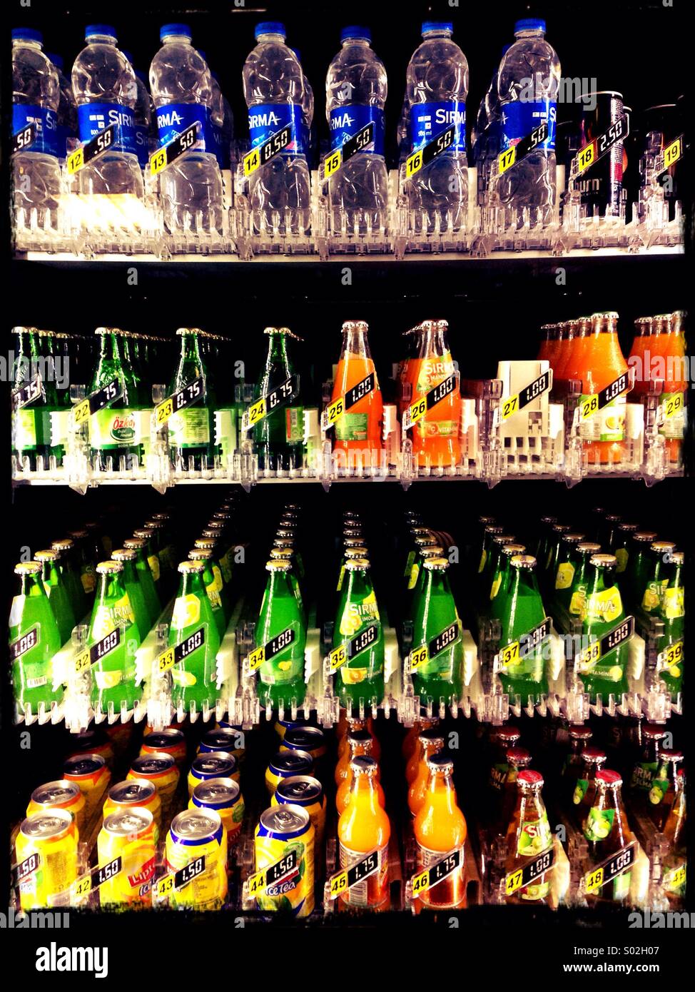 Bevande analcoliche sul distributore - Immagine stock catturata con smartphone