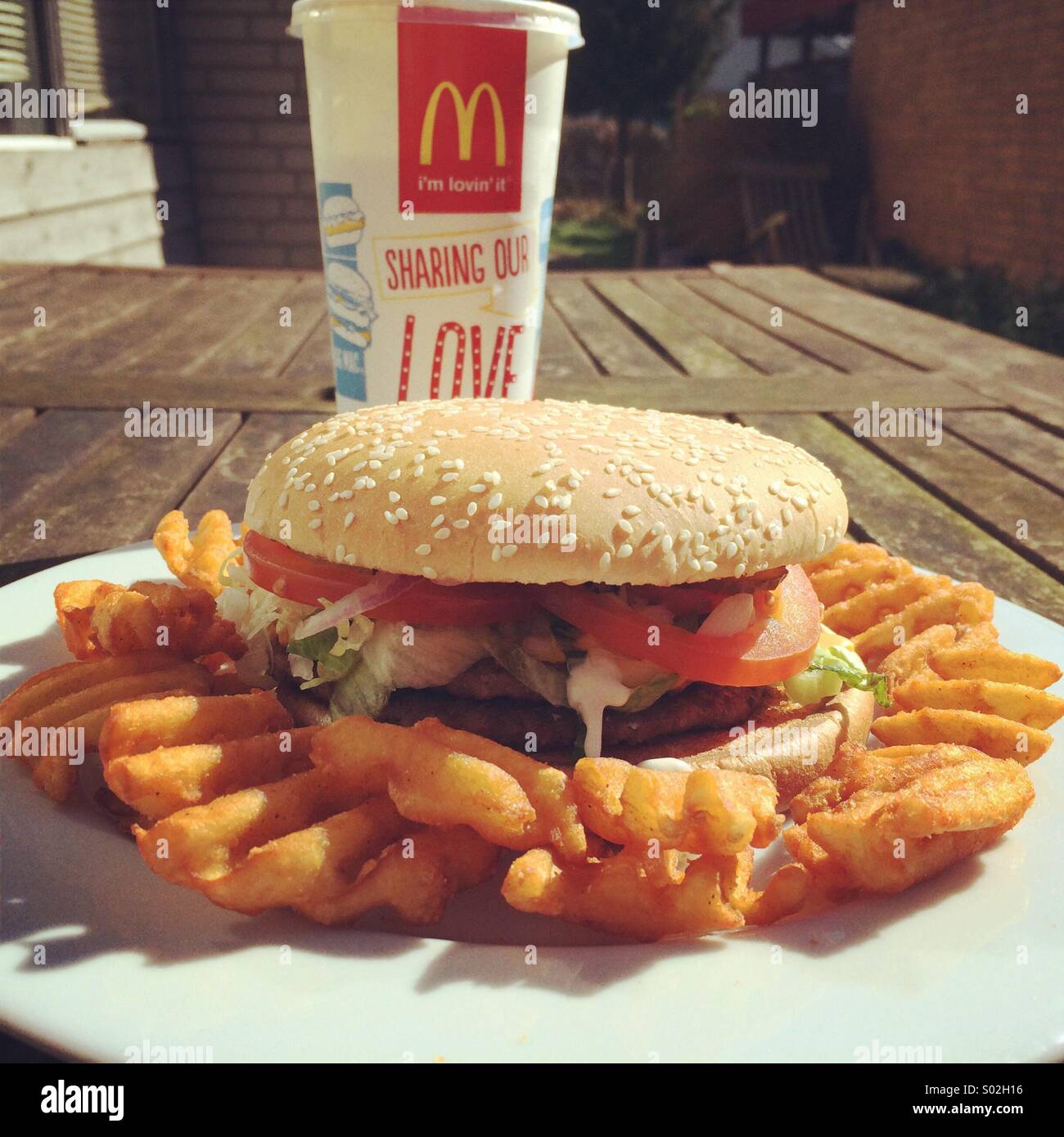 Burger per pranzo cosa migliore dopo il lavoro Foto Stock