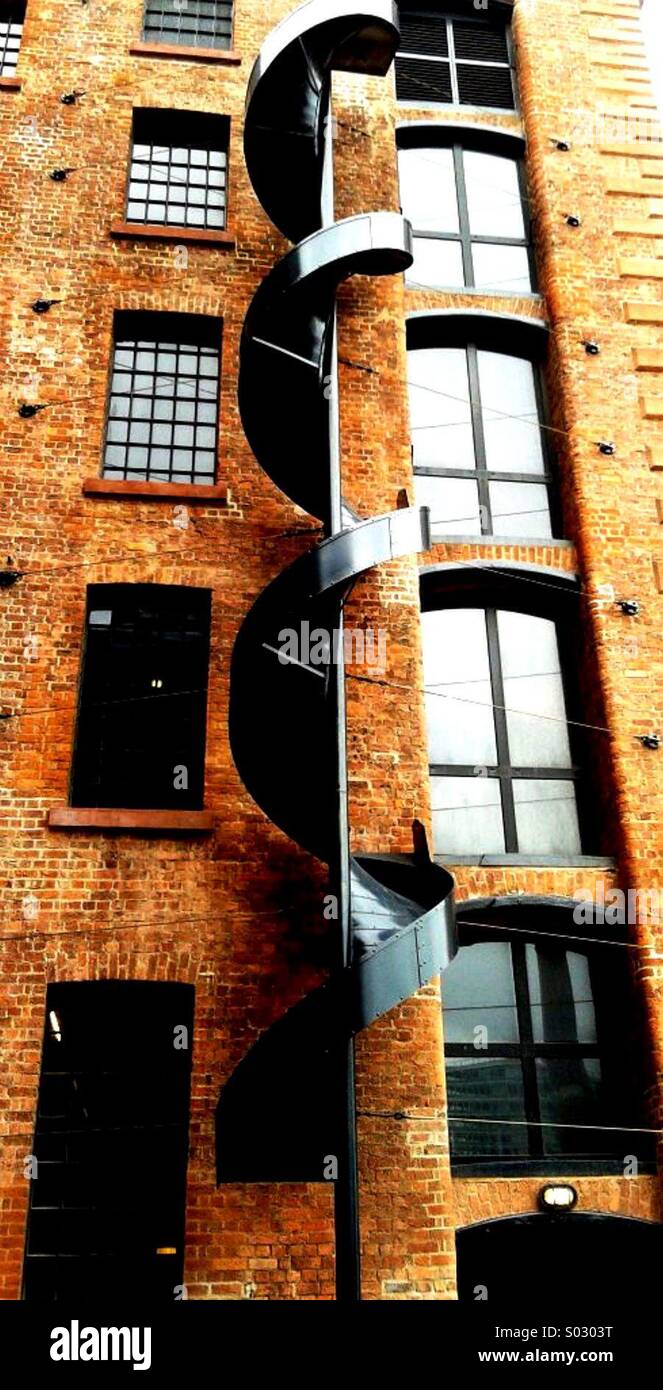 Albert Docks Fire Escape - Immagine stock catturata con smartphone