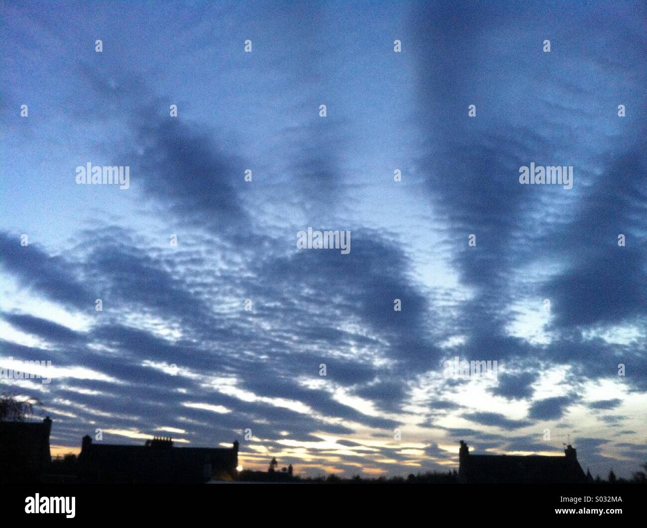 Ampio cielo - Immagine stock catturata con smartphone