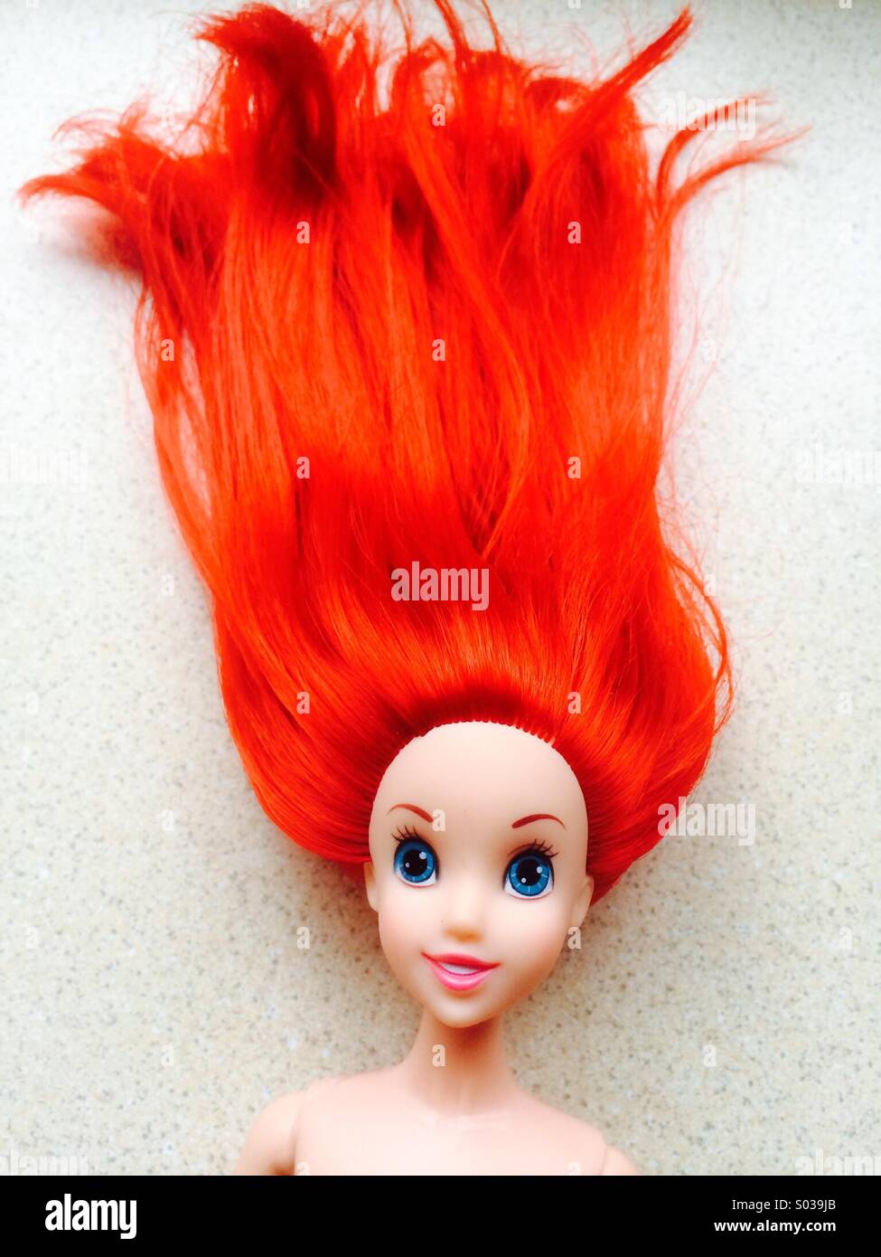 Fiamma dai capelli rossi bambola giocattolo. Foto Stock