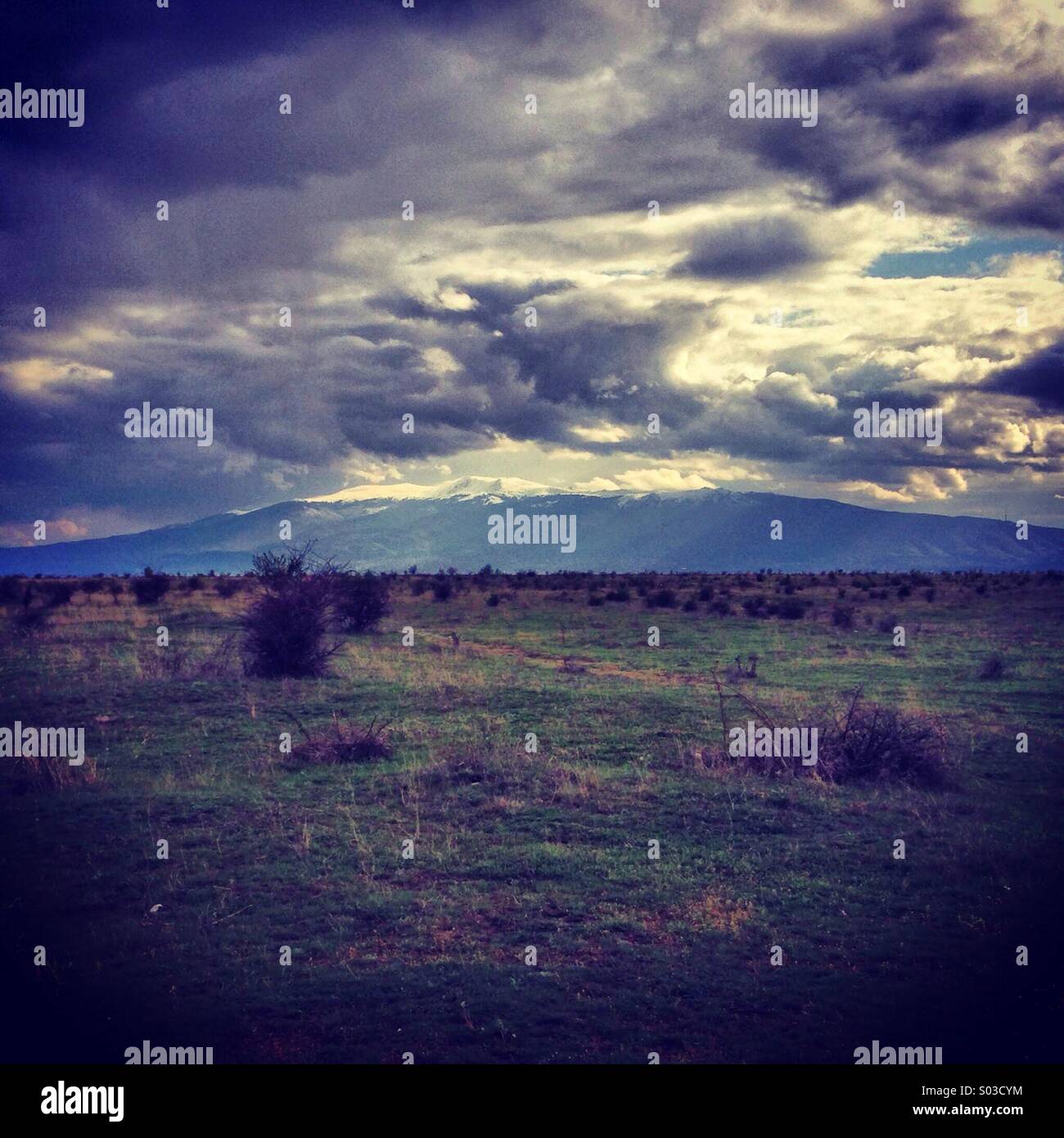 Il Monte Vitosha sotto le nuvole Foto Stock