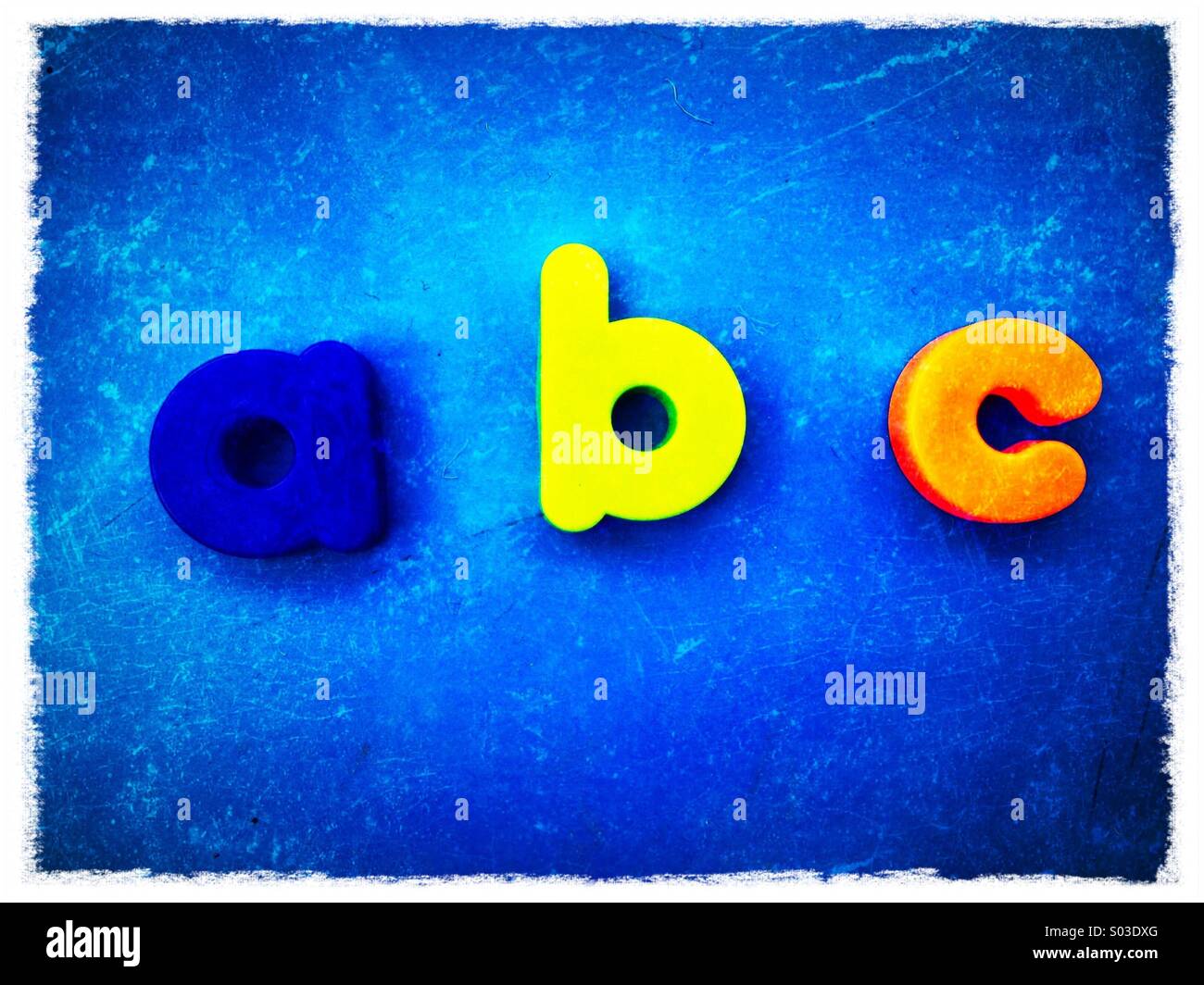 Abc scritto utilizzando le lettere magnetiche Foto Stock