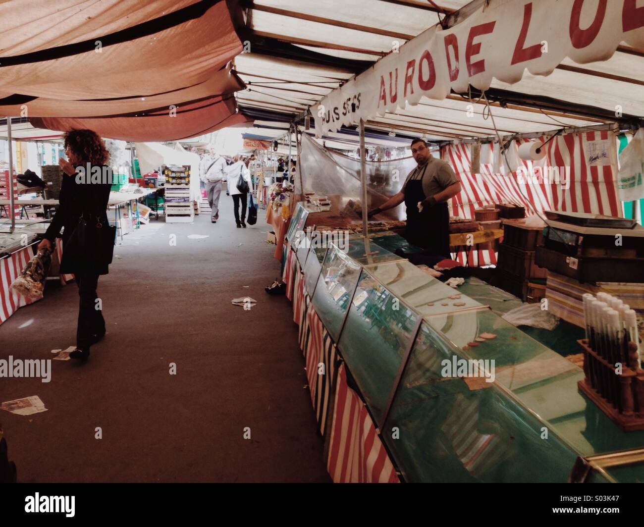 Il mercato del venerdì al dodicesimo arrondissement di Parigi bd de Reuilly. Foto Stock