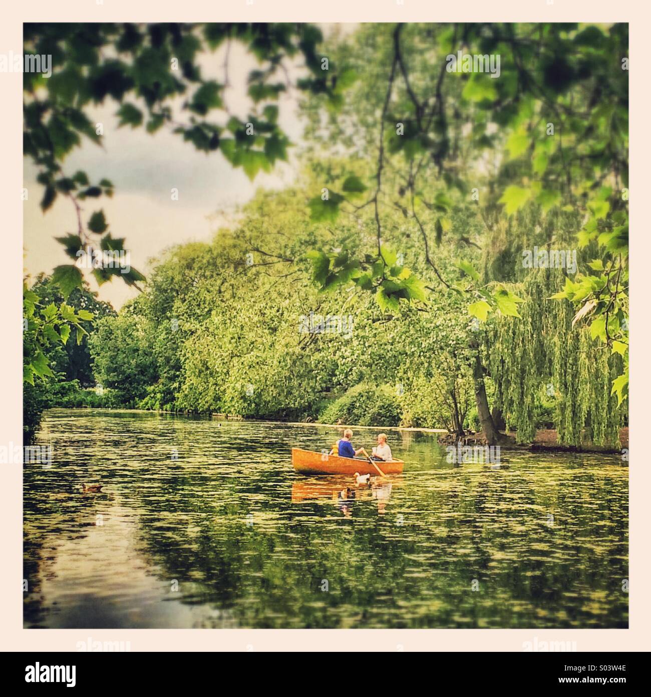 Gite in barca sul lago a Finsbury Park, Londra Foto Stock