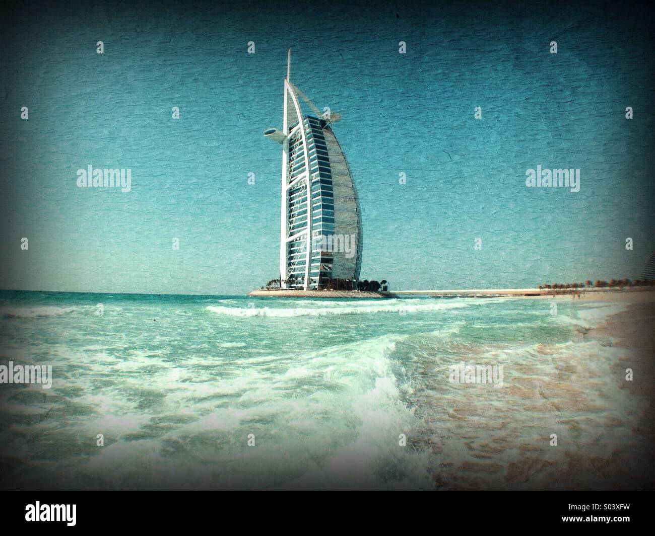 Vista di lusso Burj Al Arab hotel in Dubai EMIRATI ARABI UNITI - Immagine stock catturata con smartphone