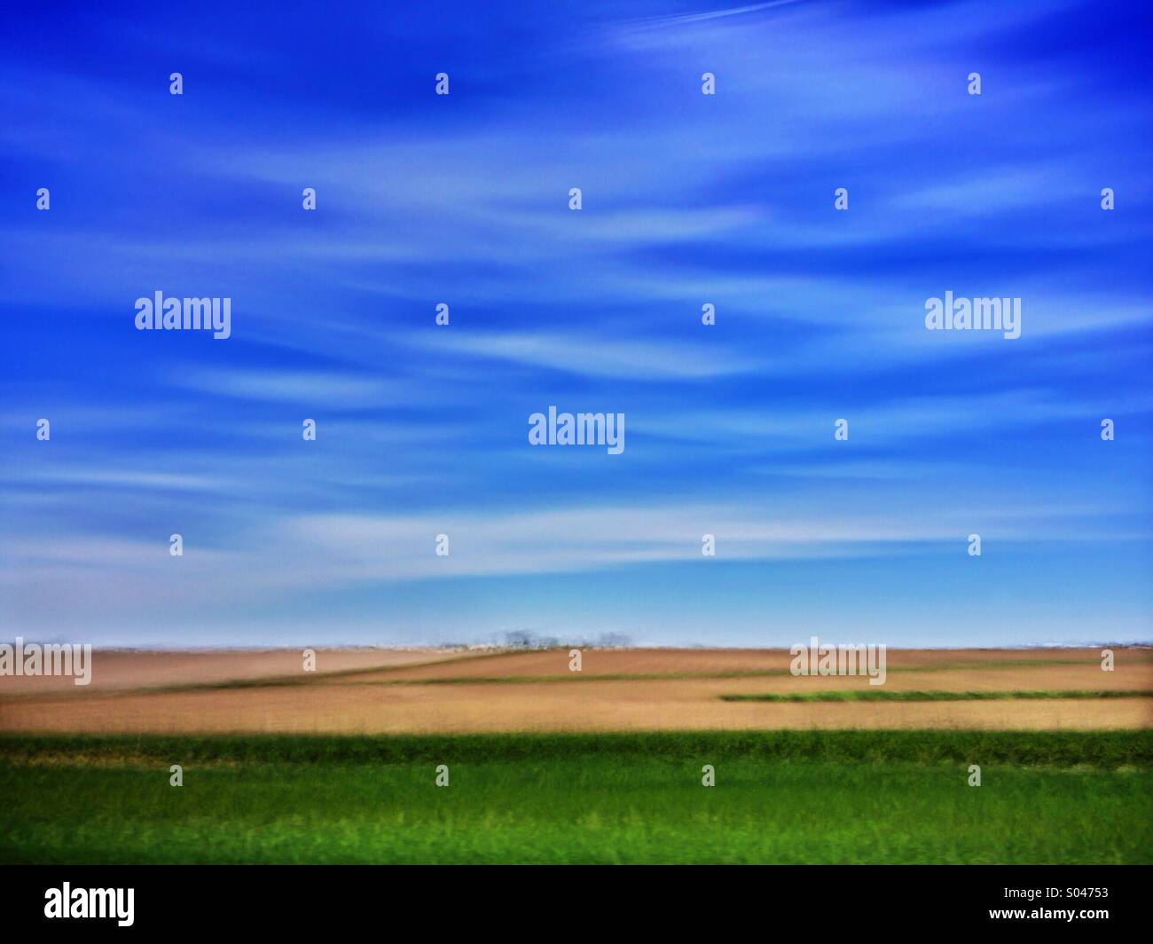 La funzione slow shutter abstract di Iowa i campi agricoli in primavera - Immagine stock catturata con smartphone