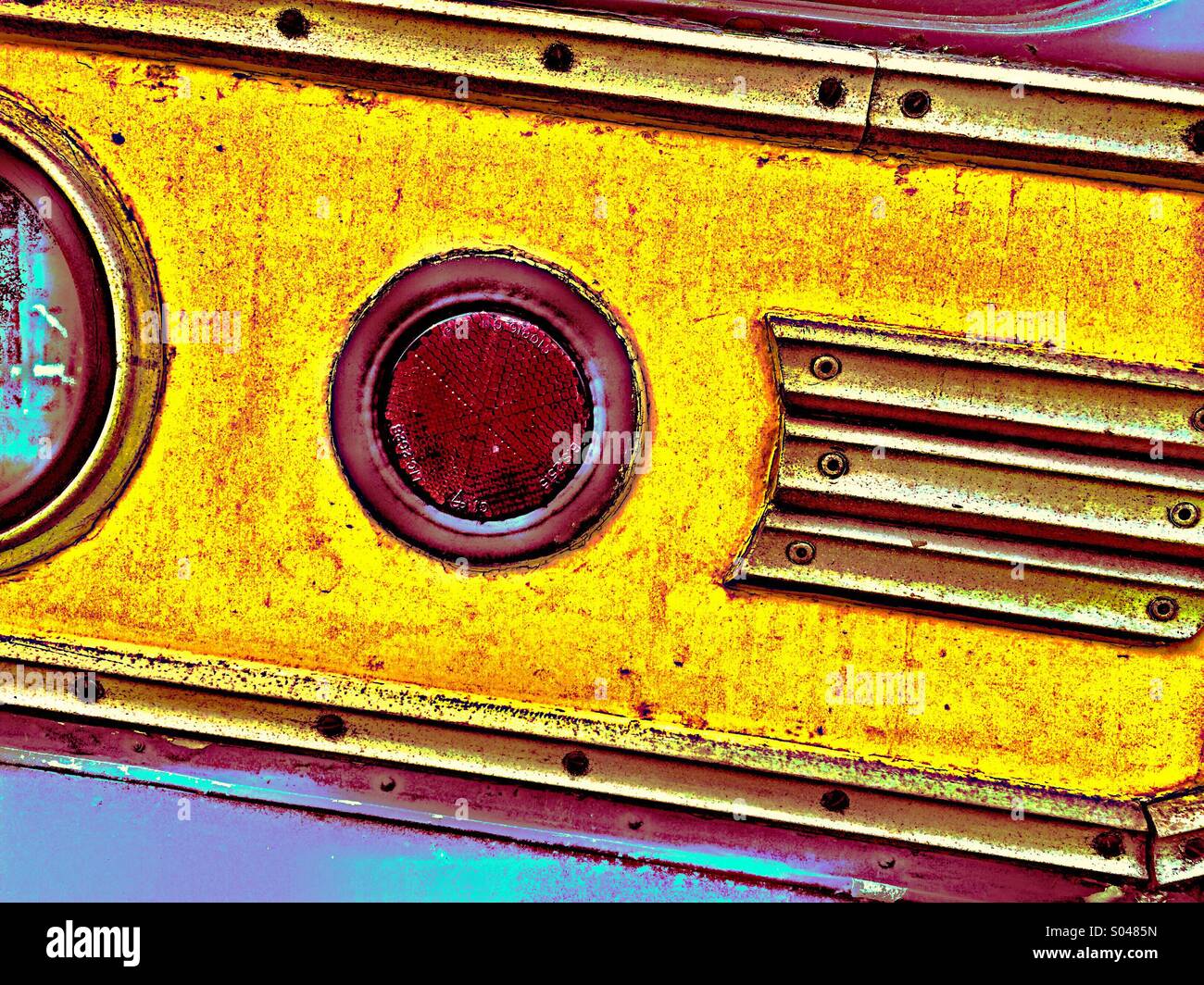 Rivestimento retrò sul bus vintage - Immagine stock catturata con smartphone