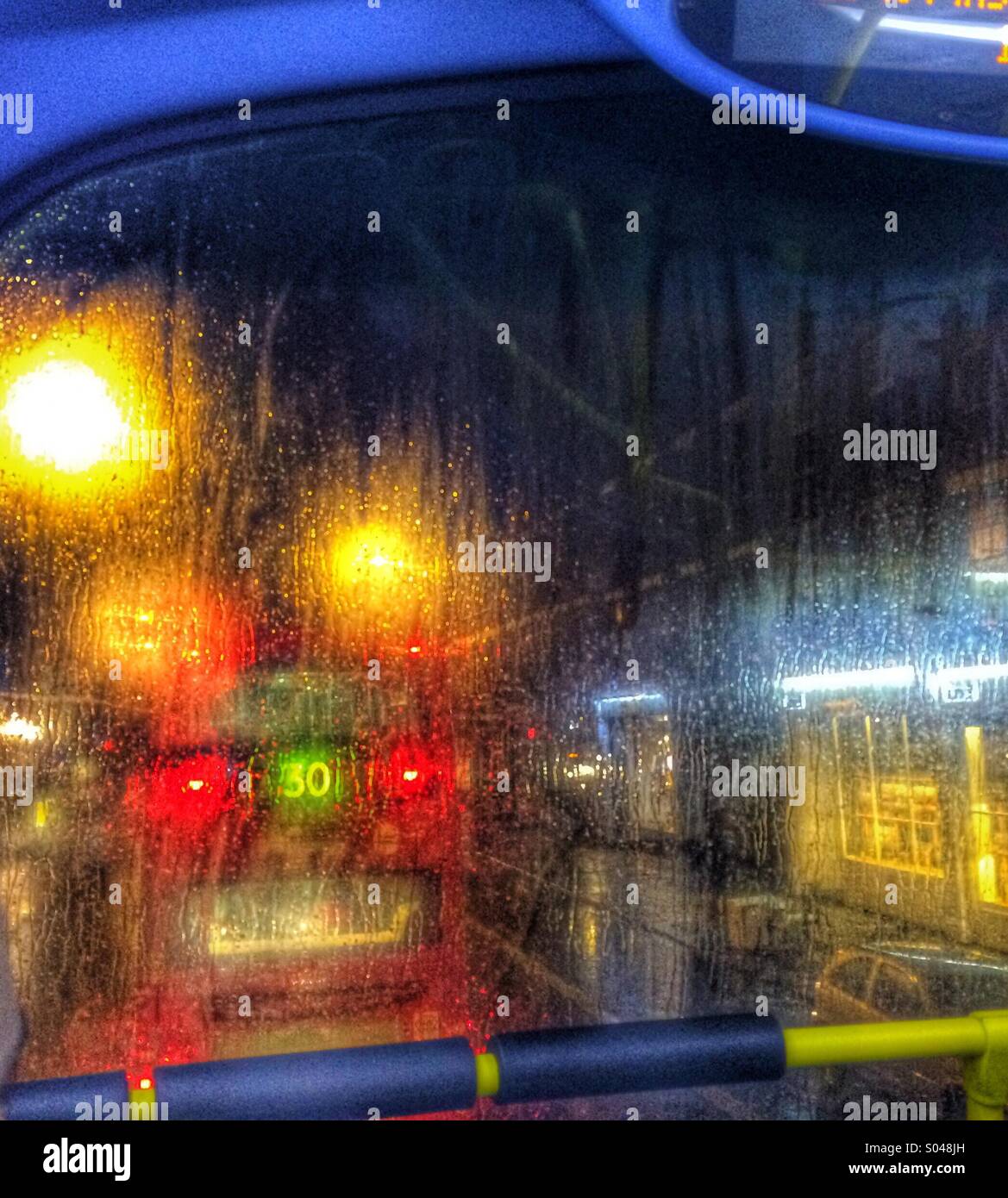Vista da un ponte superiore di un autobus di Londra Foto Stock