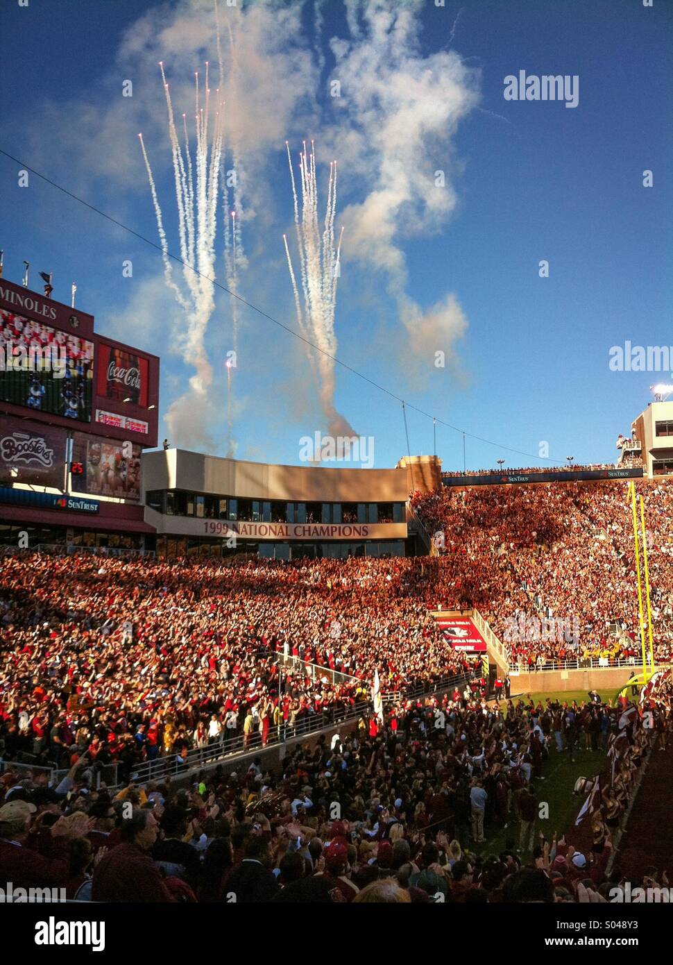 Emozione riempie l'aria per lo stato della Florida a calcio a FSU's Doak Campbell Stadium di Tallahassee, Florida, Stati Uniti d'America. Foto Stock