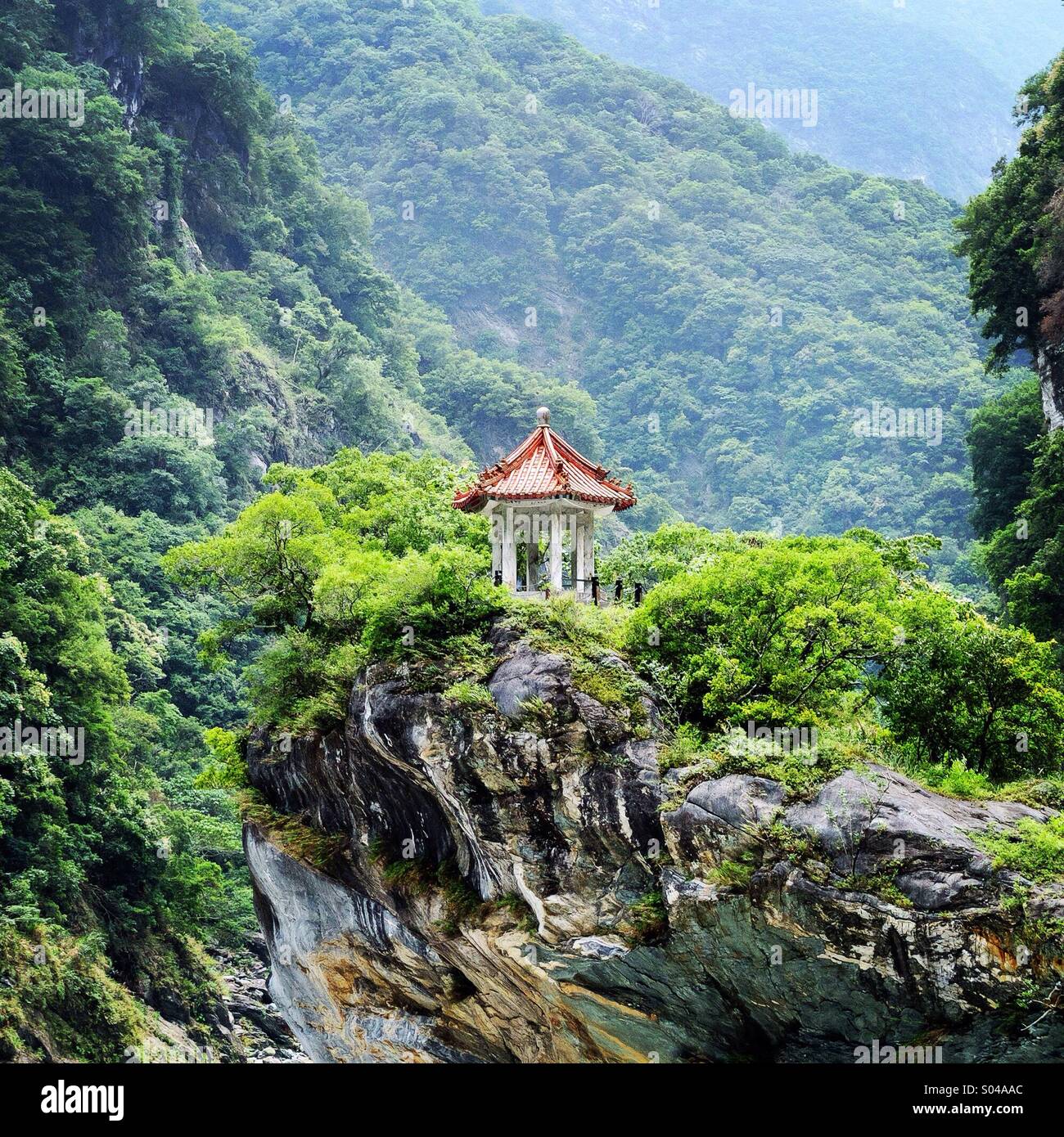 Cinese tradizionale pavilion nel Parco Nazionale di Taroko, Taiwan. Foto Stock