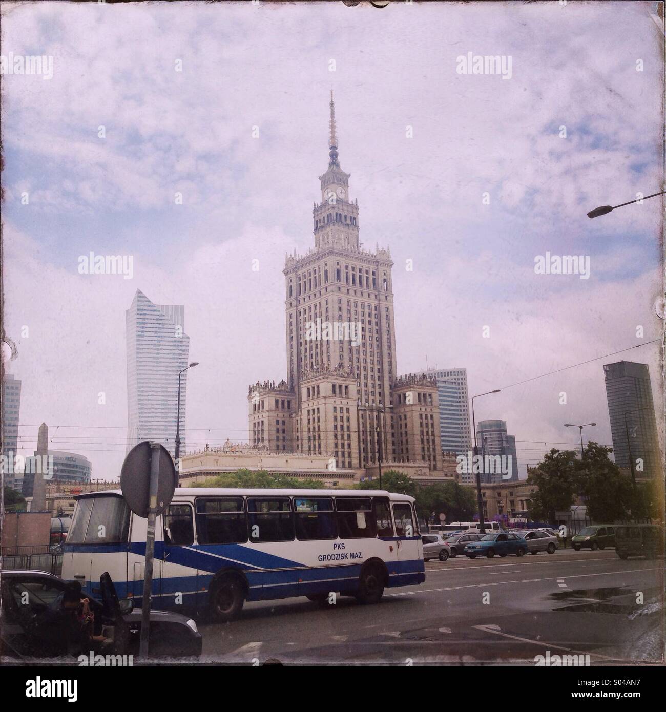 Lo skyline di Varsavia è visto da Marszalkowska street. Foto Stock