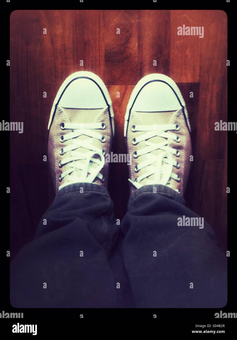 Nuovo plimsoles o formatori - Immagine stock catturata con smartphone