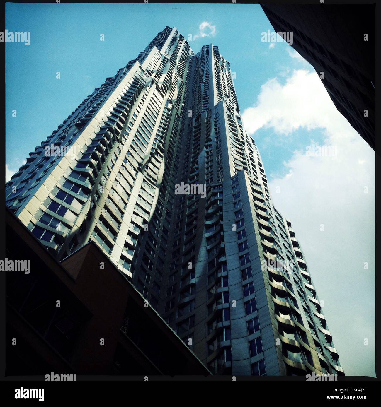 Originariamente conosciuto come Beekman Tower, la New York da Gehry building in Manhattan inferiore ad 8 Spruce street. - Immagine stock catturata con smartphone