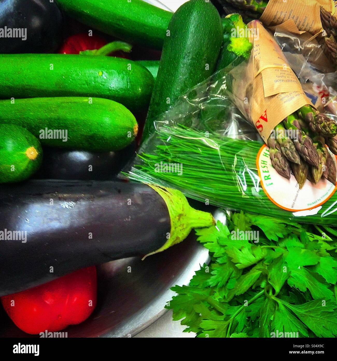 Verdure fresche. Foto per iPhone in stile Instagram. - Immagine stock catturata con smartphone