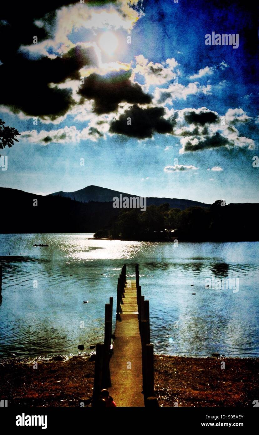 Jetty di Derwent Water a Jeswick - Immagine stock catturata con smartphone