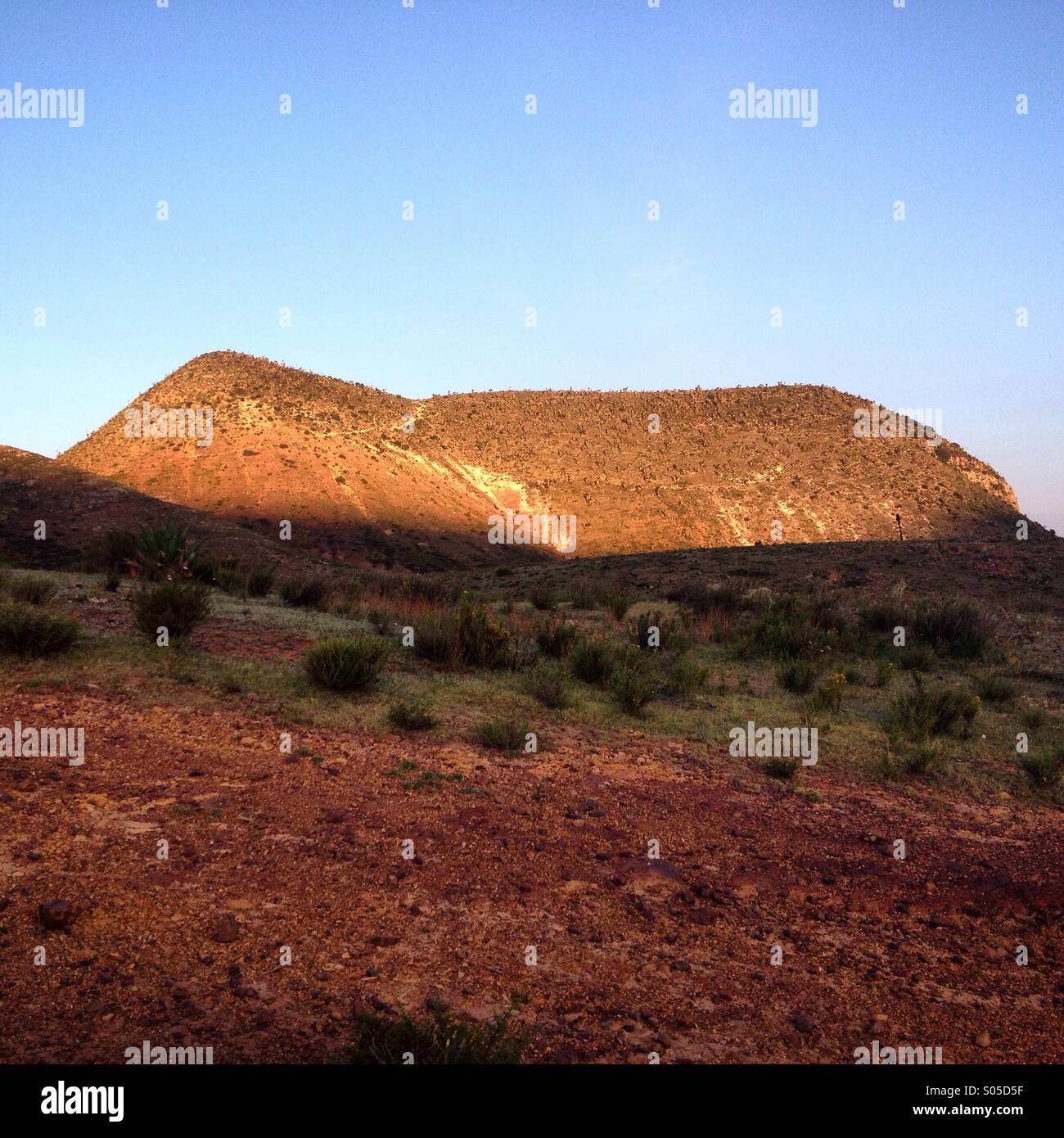 Cerro Quemado mountain a sunrise in Wirikuta,un luogo sacro per Wirarika o indigeni Huichol vicino a Real de Catorce, San Luis Potosi, Messico Foto Stock