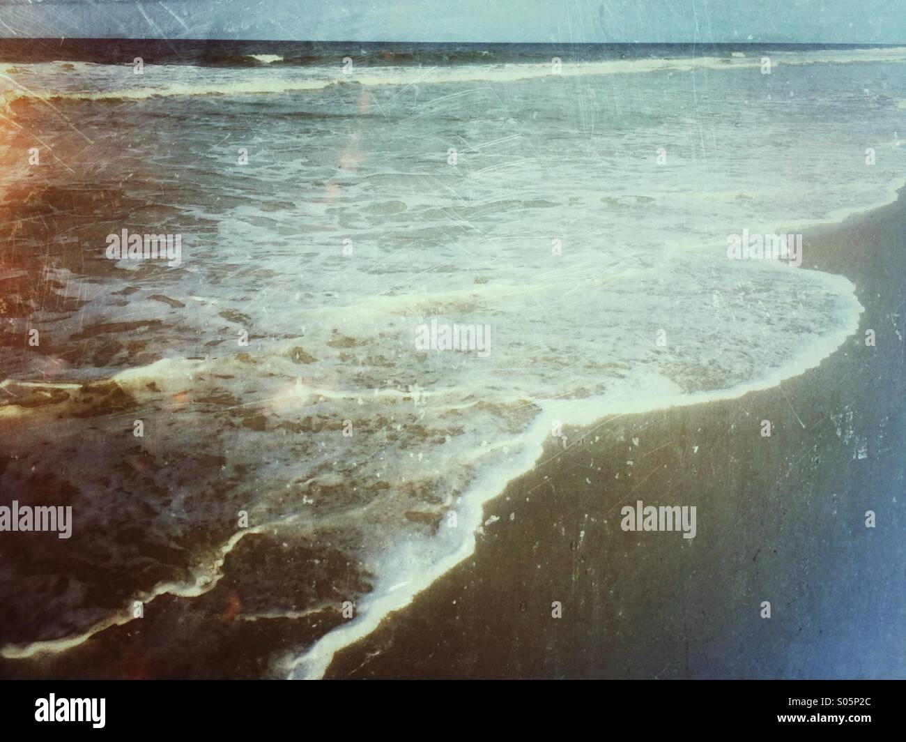 Le onde a la spiaggia, Spiaggia di Jacksonville, Florida - Immagine stock catturata con smartphone