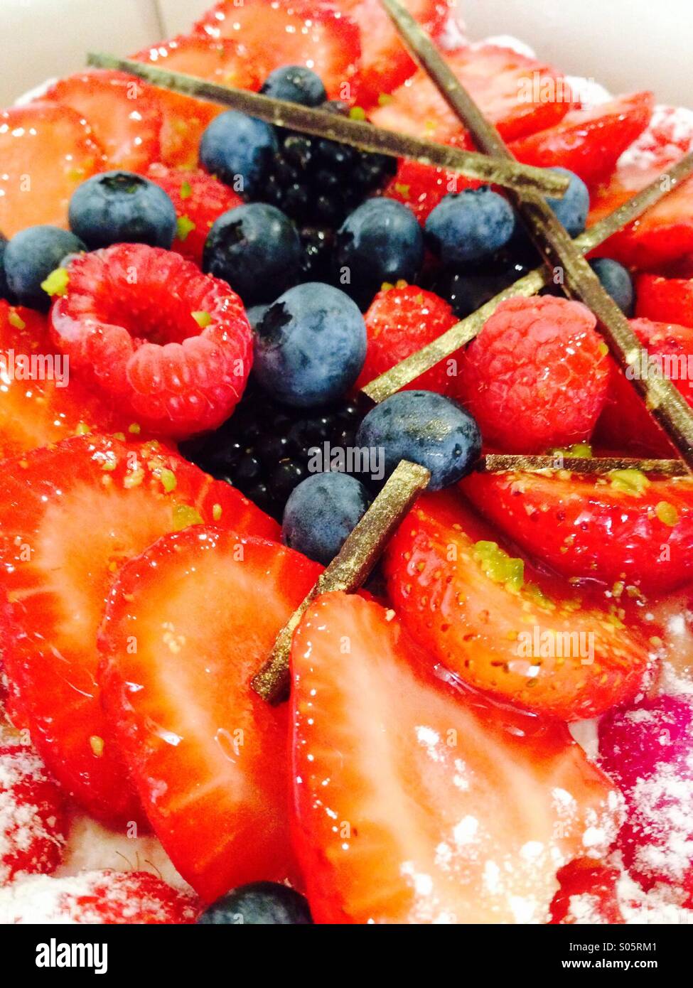 Frutti rossi tartlet - Immagine stock catturata con smartphone