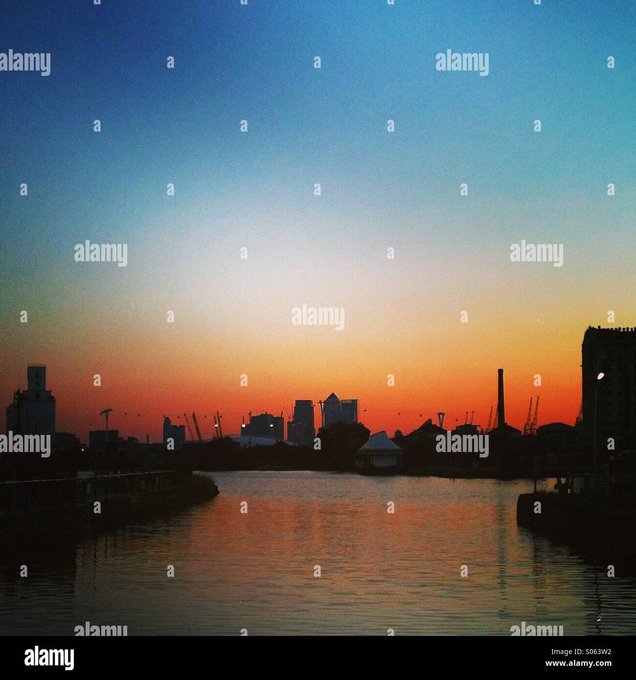 Il tramonto del London Docklands Foto Stock