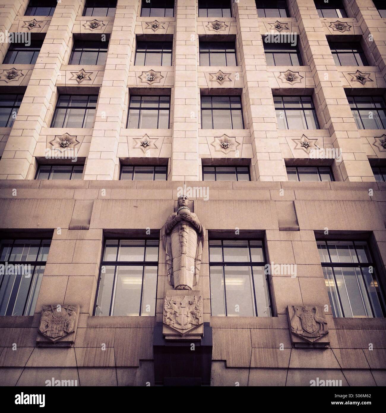 Casa di Adelaide, 1925, Londra del primo telaio in acciaio grattacielo. A tema egiziano Art Deco Foto Stock