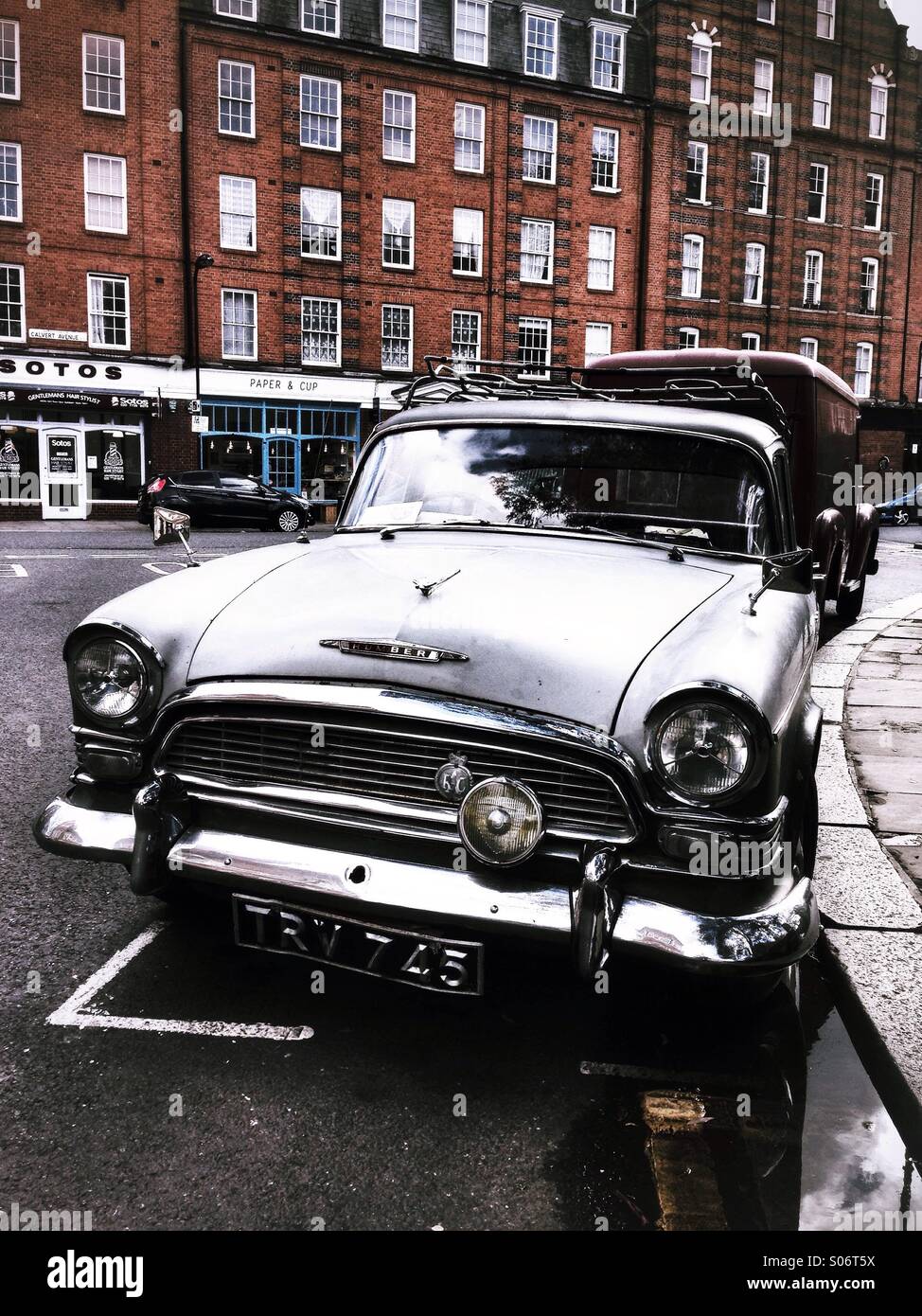 Classic car, Hoxton, Londra, Inghilterra del - Immagine stock catturata con smartphone