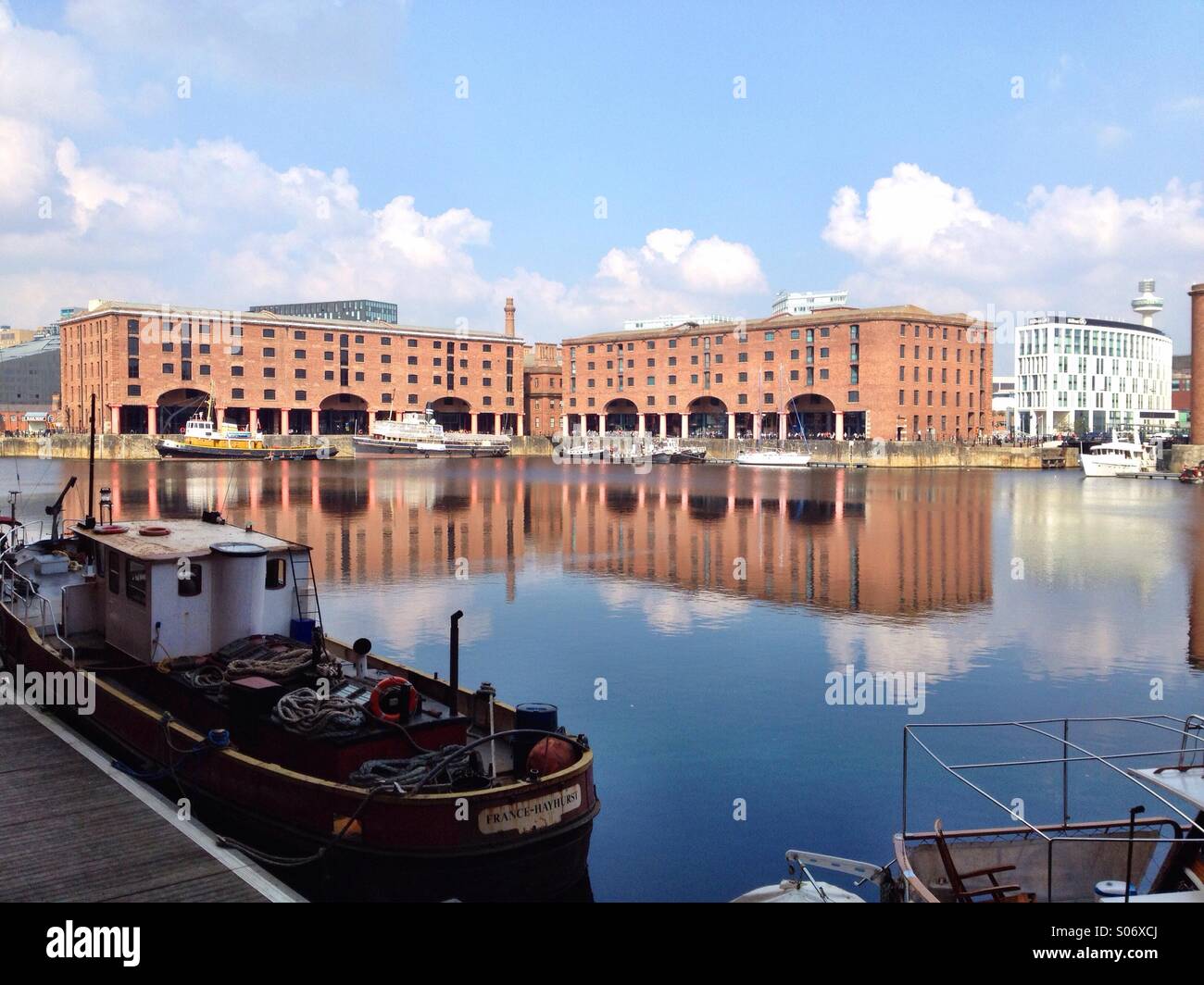 Dock, complesso Albert Dock si trova su Liverpool il lungomare nel centro della città. Foto Stock